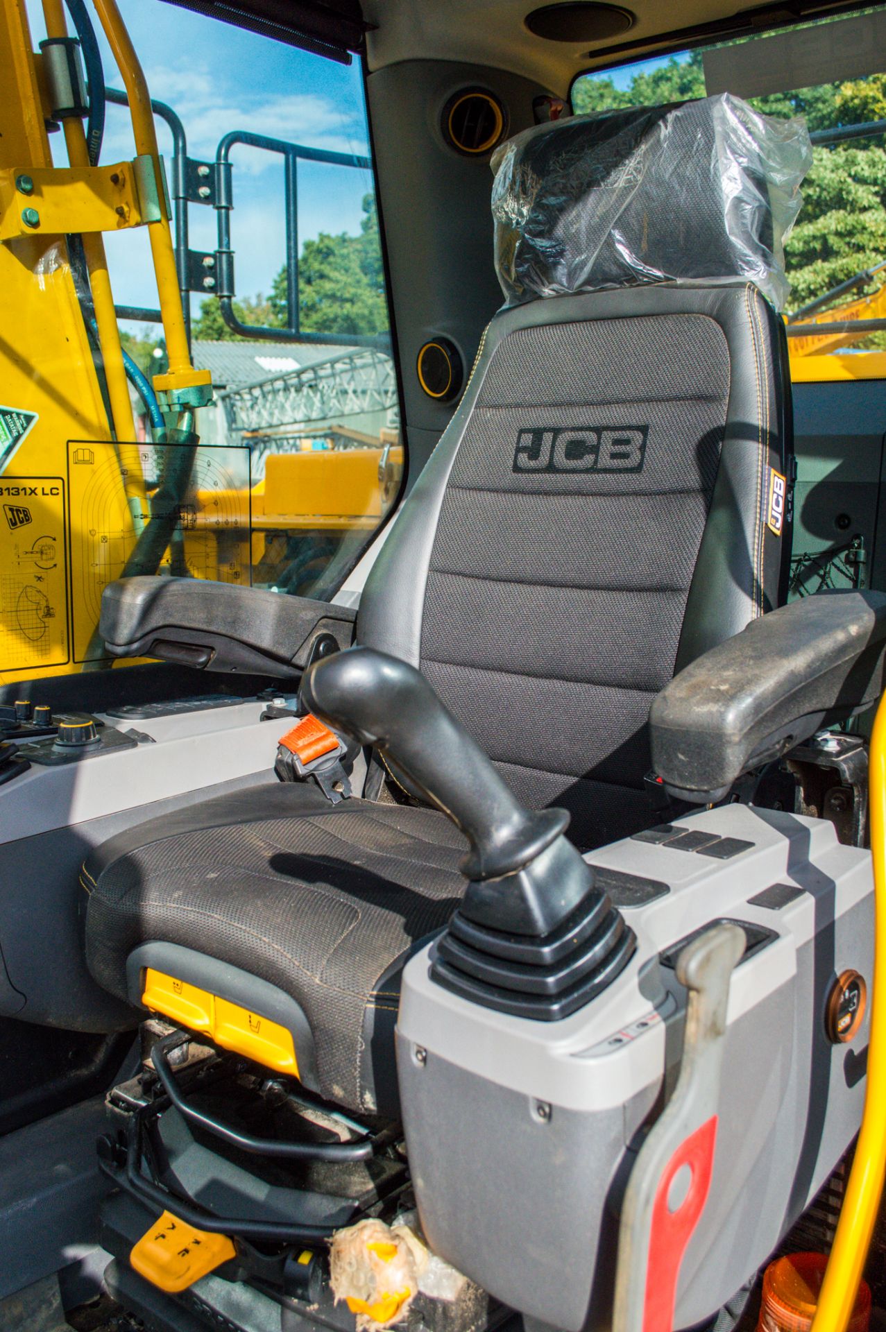 JCB 131 X LC 14 tonne steel tracked excavator  Year: 2019 S/N: 2779209 Recorded Hours: 623 c/w - Image 21 of 23