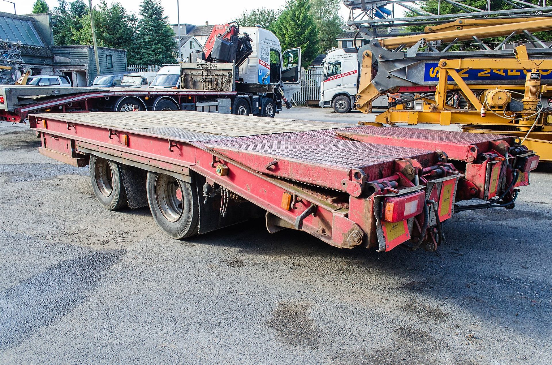 Chieftain 19 tonne tandem axle beaver tail/cheese wedge draw bar trailer Year: 2006  S/N: 1071 Reg - Image 3 of 8