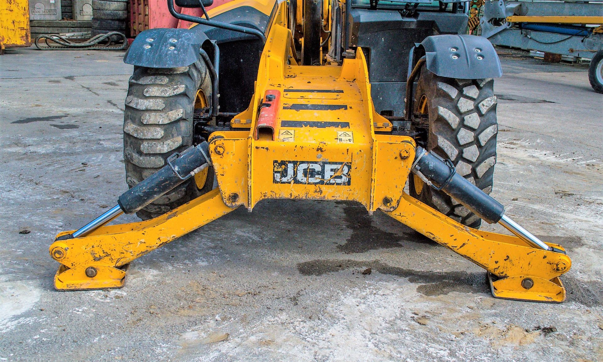 JCB 540 - 140 14 metre telescopic handler   Year: 2016 S/N: 2462658 Recorded Hours: 5434 Auxillary - Image 16 of 23