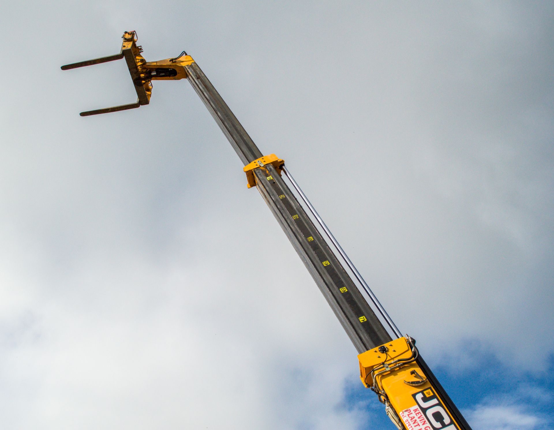 JCB 535 - 140 14 metre telescopic handler   Year: 2011 S/N: 01527306 Recorded Hours: 4281 - Image 19 of 25