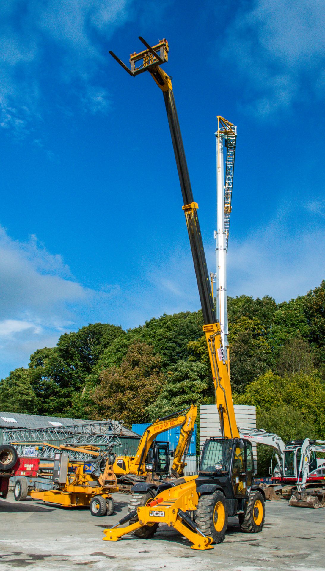 JCB 535 - 140 14 metre telescopic handler   Year: 2011 S/N: 01527306 Recorded Hours: 4281 - Image 14 of 25