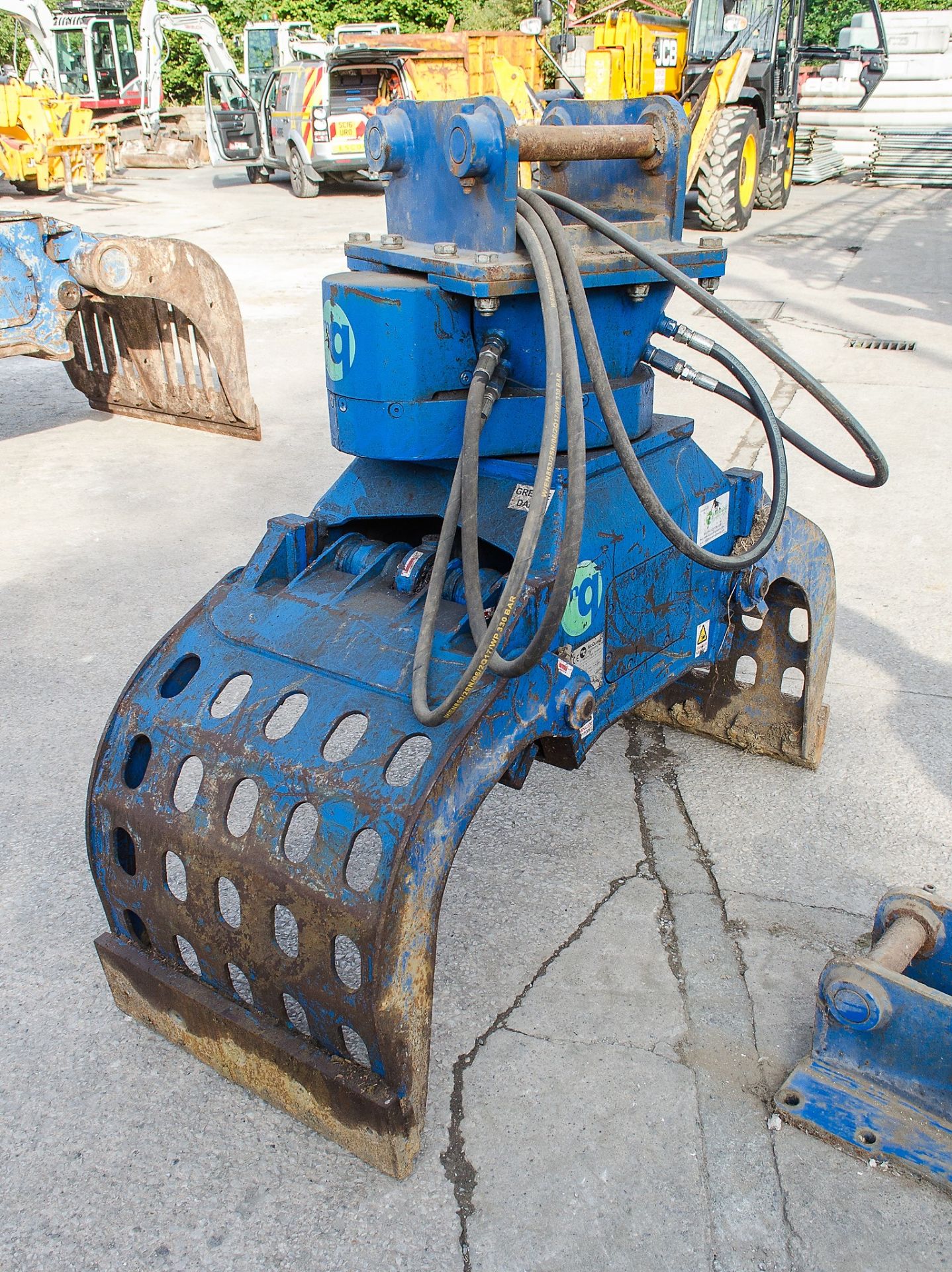 McQuaid Engineering HL69 hydraulic selector grab to suit 6 to 9 tonne machine Year: 2014 c/w