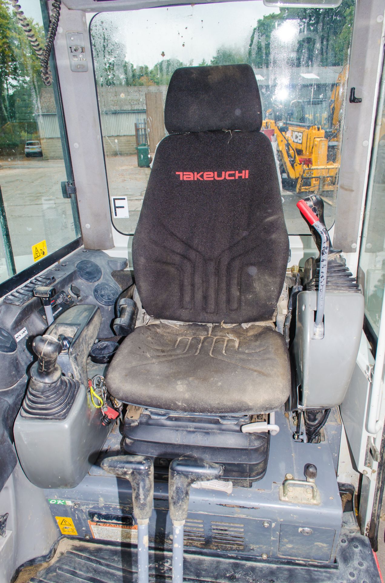 Takeuchi TB260 6 tonne rubber tracked midi excavator  Year: 2016 S/N: 126001565 Recorded Hours: 3163 - Image 18 of 23