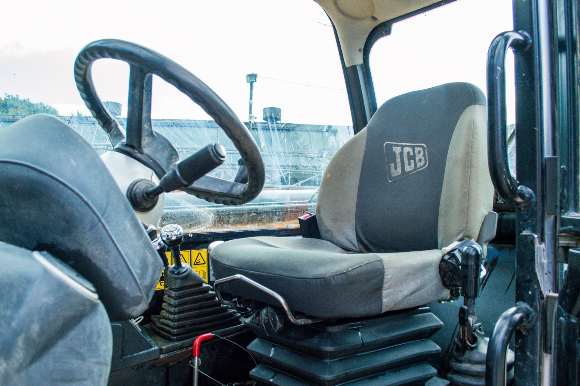 JCB 535 - 140 14 metre telescopic handler   Year: 2011 S/N: 01527306 Recorded Hours: 4281 - Image 21 of 25