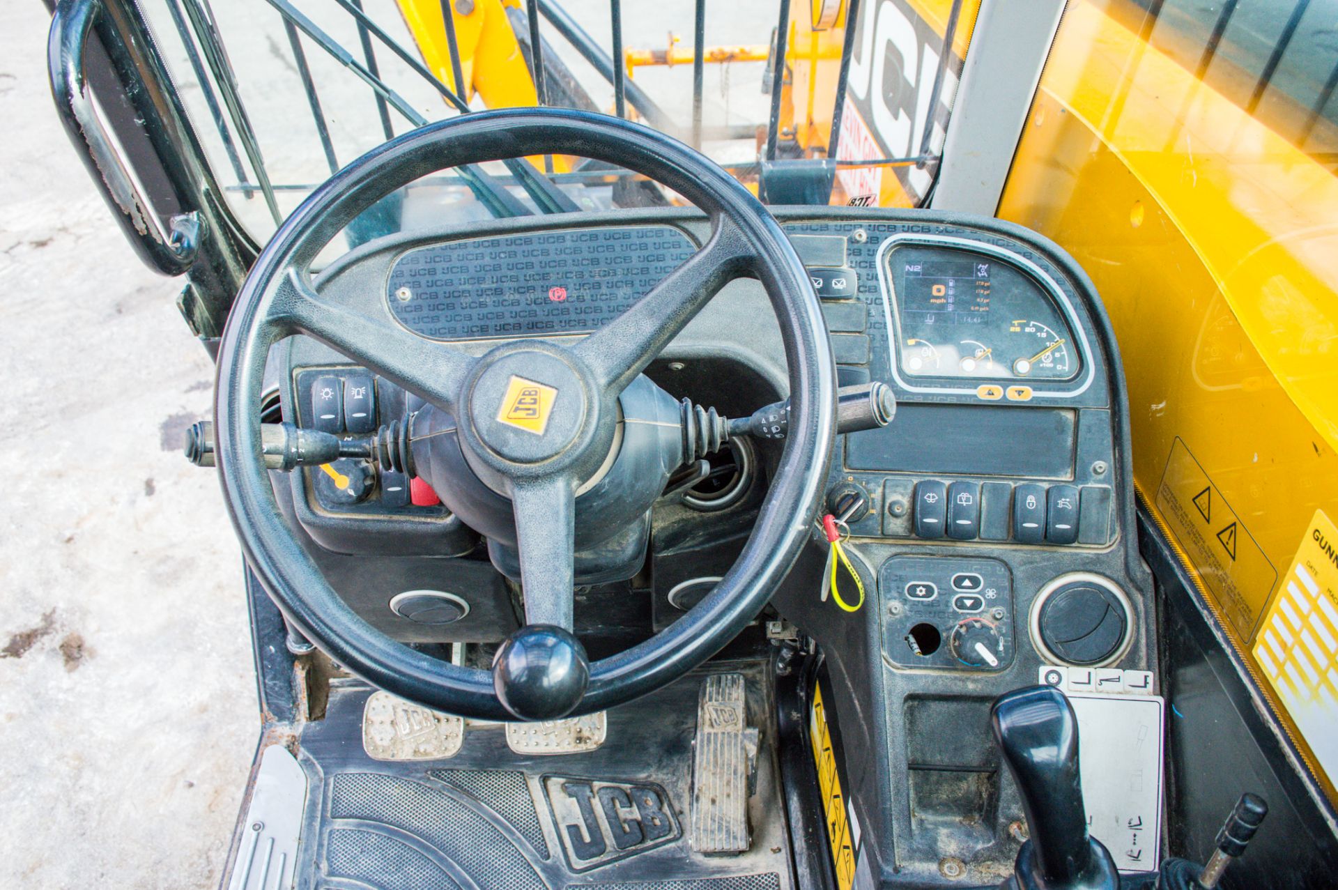 JCB 540 - 170 17 metre telescopic handler  Year: 2016 S/N: 2355441 Recorded Hours: 4940 Joystick - Image 24 of 25