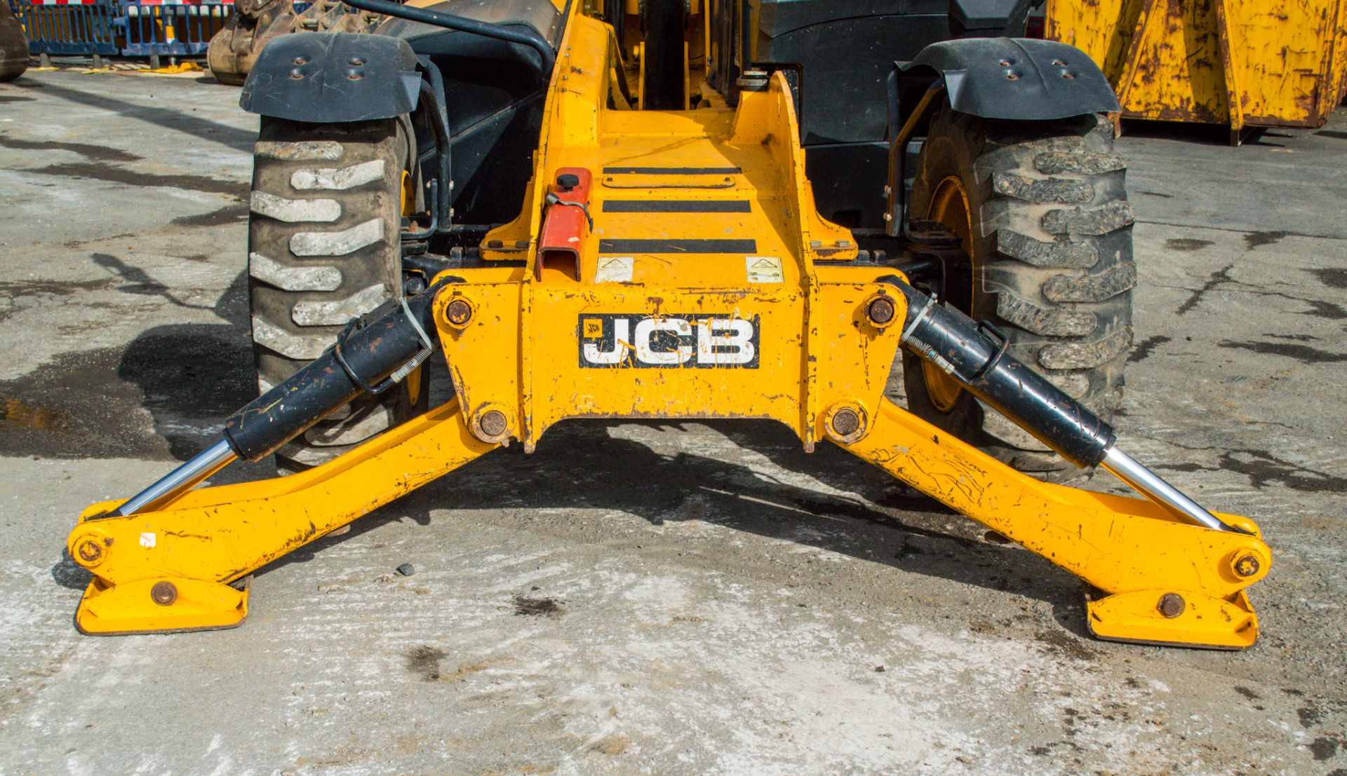 JCB 535 - 140 14 metre telescopic handler   Year: 2011 S/N: 01527306 Recorded Hours: 4281 - Image 16 of 25