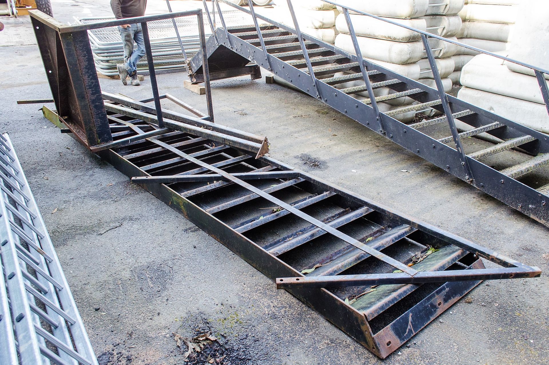 Steel steps with gantry - Image 2 of 2