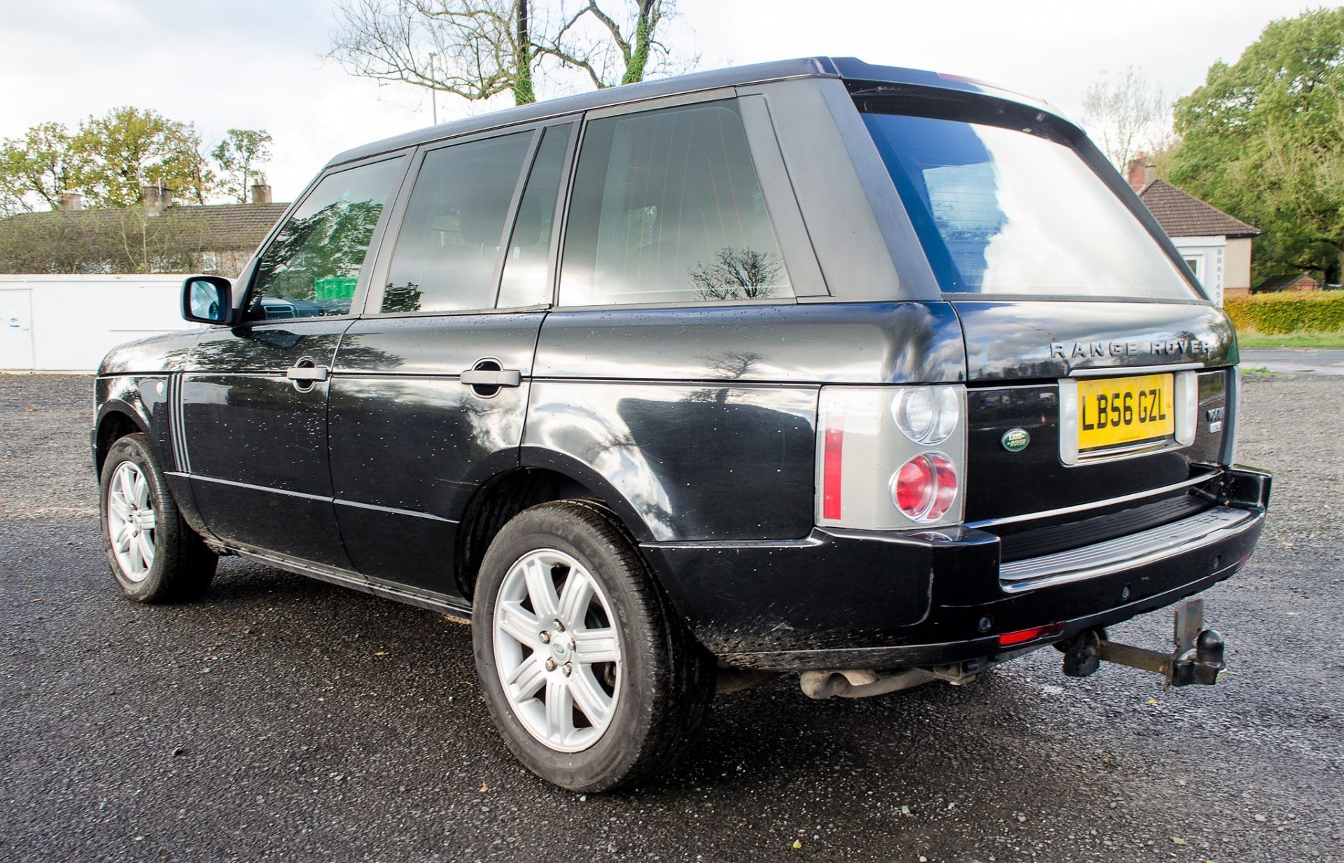 Land Rover Range Rover Vogue 3.6 TDV8 4wd SUV Reg No: LB56 GZL Date of Registration: 21/12/2006 - Image 4 of 33