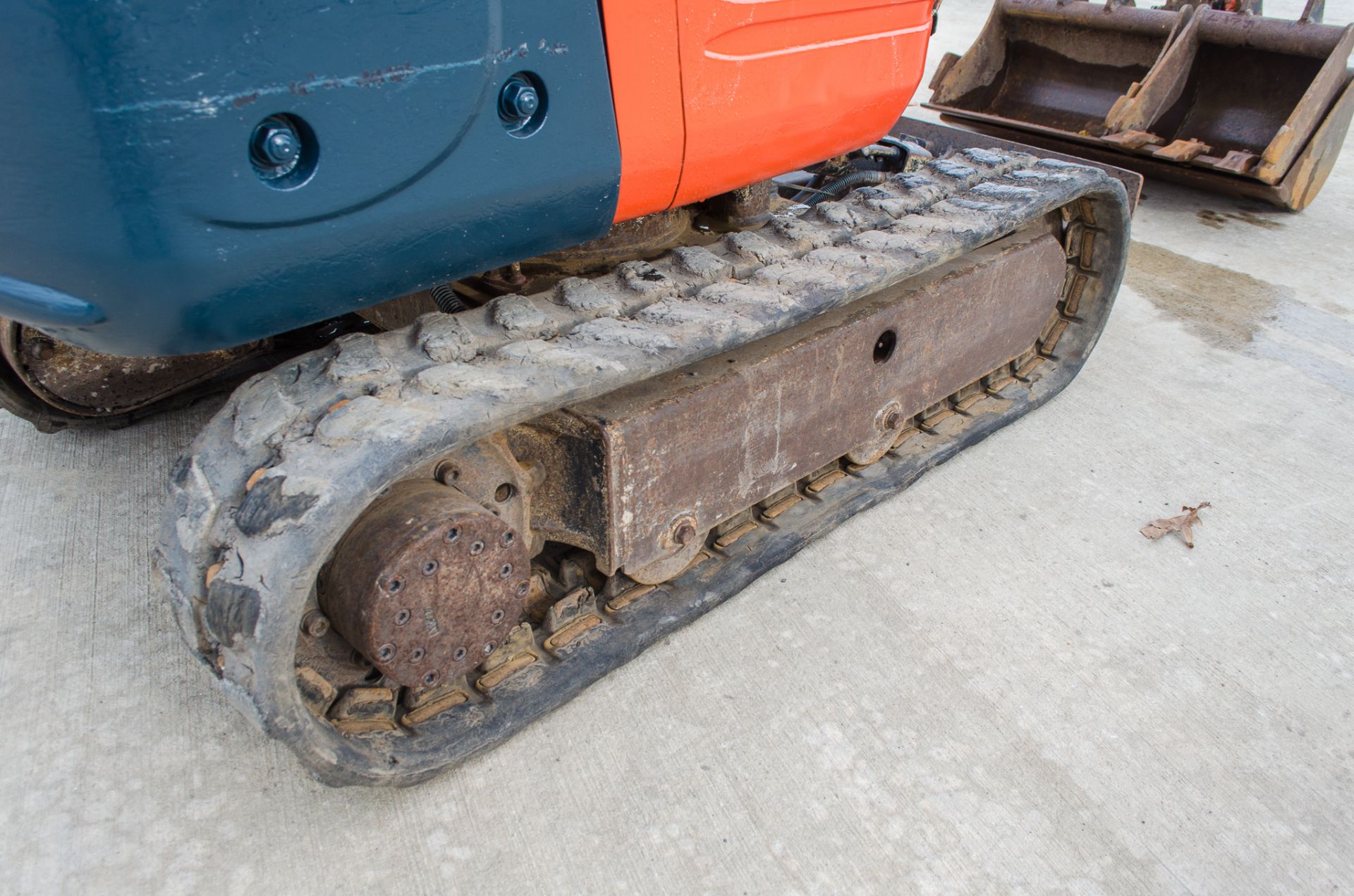 Kubota K008-3 0.75 tonne rubber tracked micro excavator Year:- 2013 S/N:- H24326 Recorded hours:- - Image 9 of 20