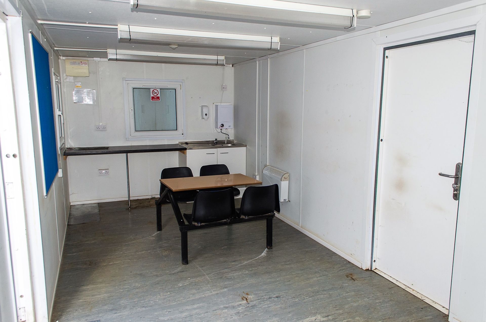 32 ft x 10 ft steel anti-vandal site office unit Comprising of: canteen/office & office c/w keys - Image 5 of 8