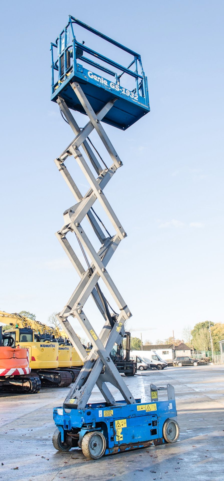 Genie GS1932 battery electric scissor lift Year: 2015 S/N: 17957 Recorded Hours: 125 08830074 - Image 5 of 9