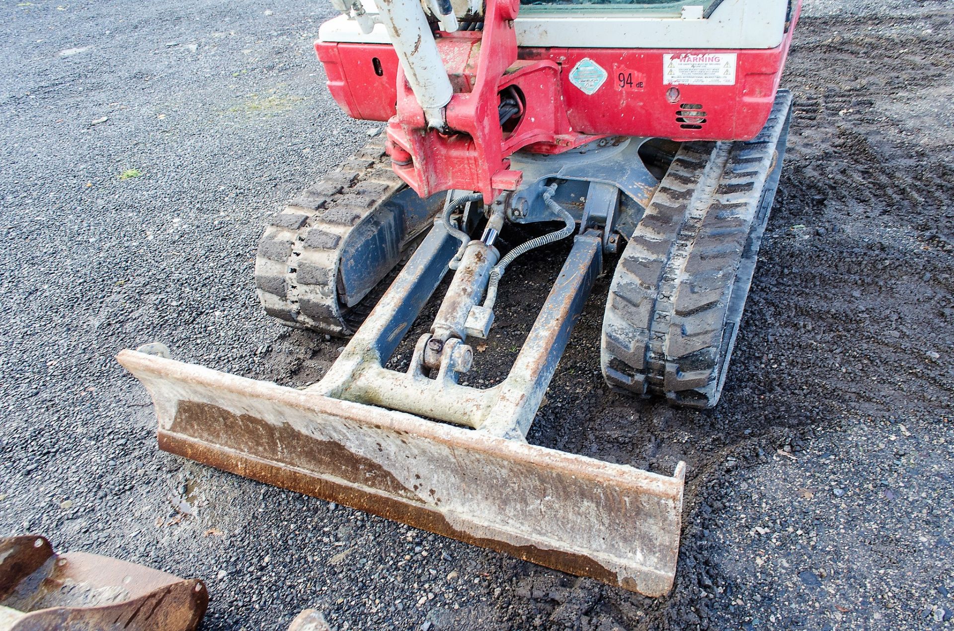 Takeuchi TB228 2.8 tonne rubber tracked excavator Year: 2015 S/N: 122804168 Recorded Hours: 3977 - Image 11 of 20