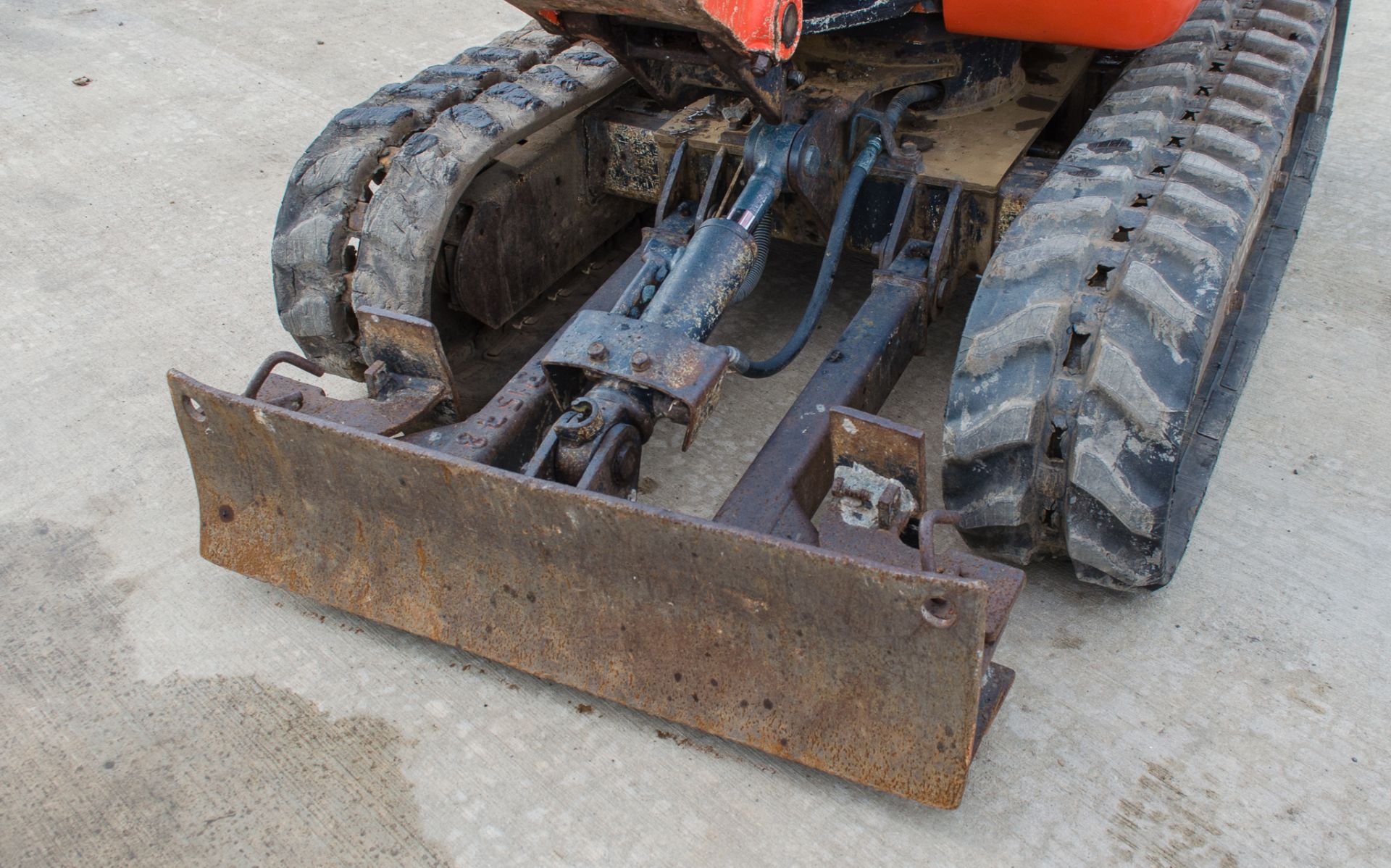 Kubota K008-3 0.75 tonne rubber tracked micro excavator Year:- 2013 S/N:- H24326 Recorded hours:- - Image 11 of 20