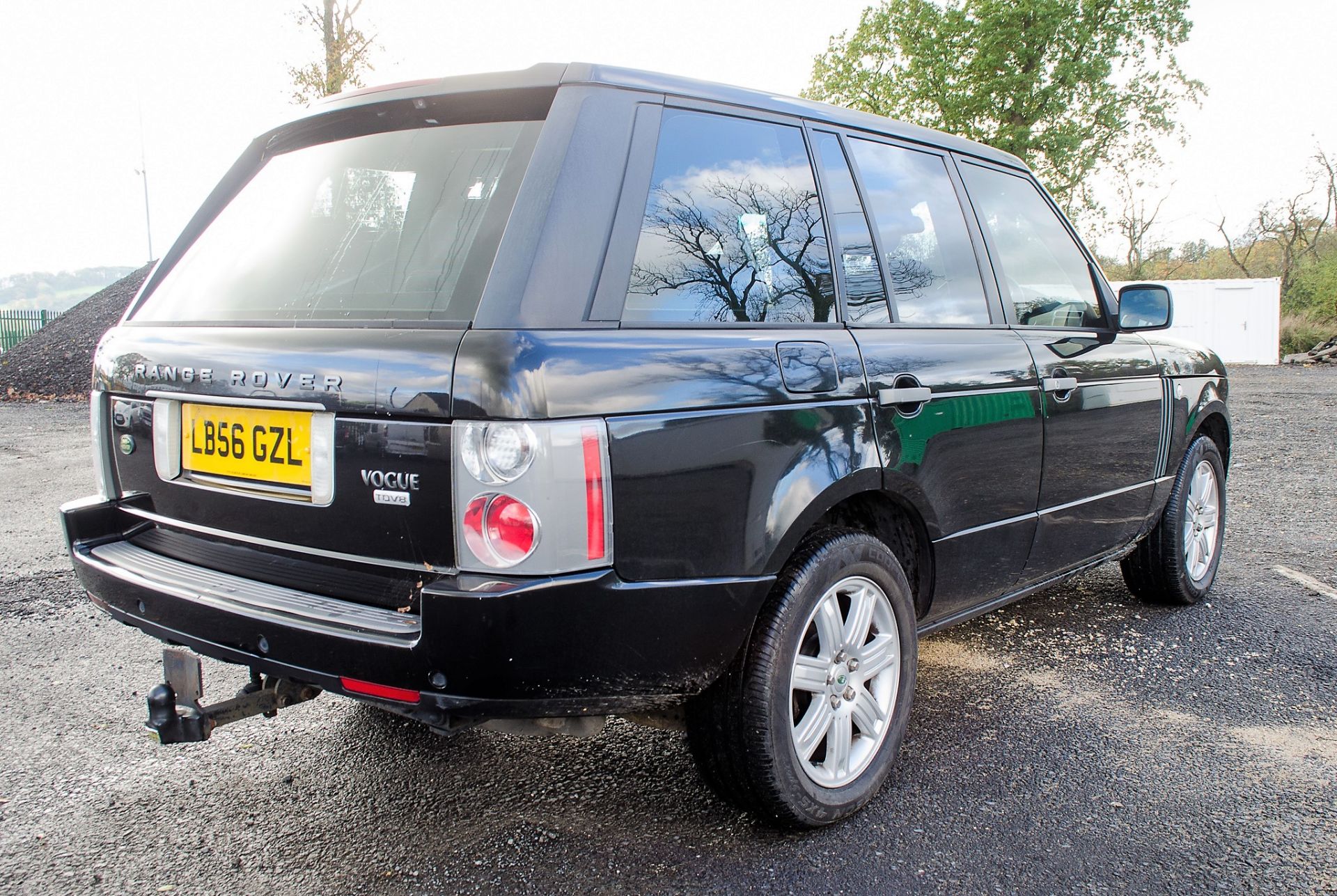 Land Rover Range Rover Vogue 3.6 TDV8 4wd SUV Reg No: LB56 GZL Date of Registration: 21/12/2006 - Image 3 of 33