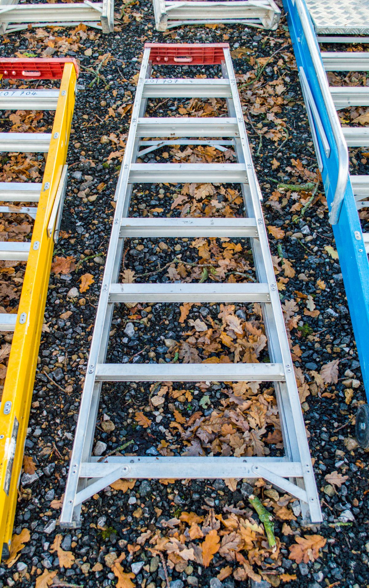 8 tread aluminium step ladder 1508-0197