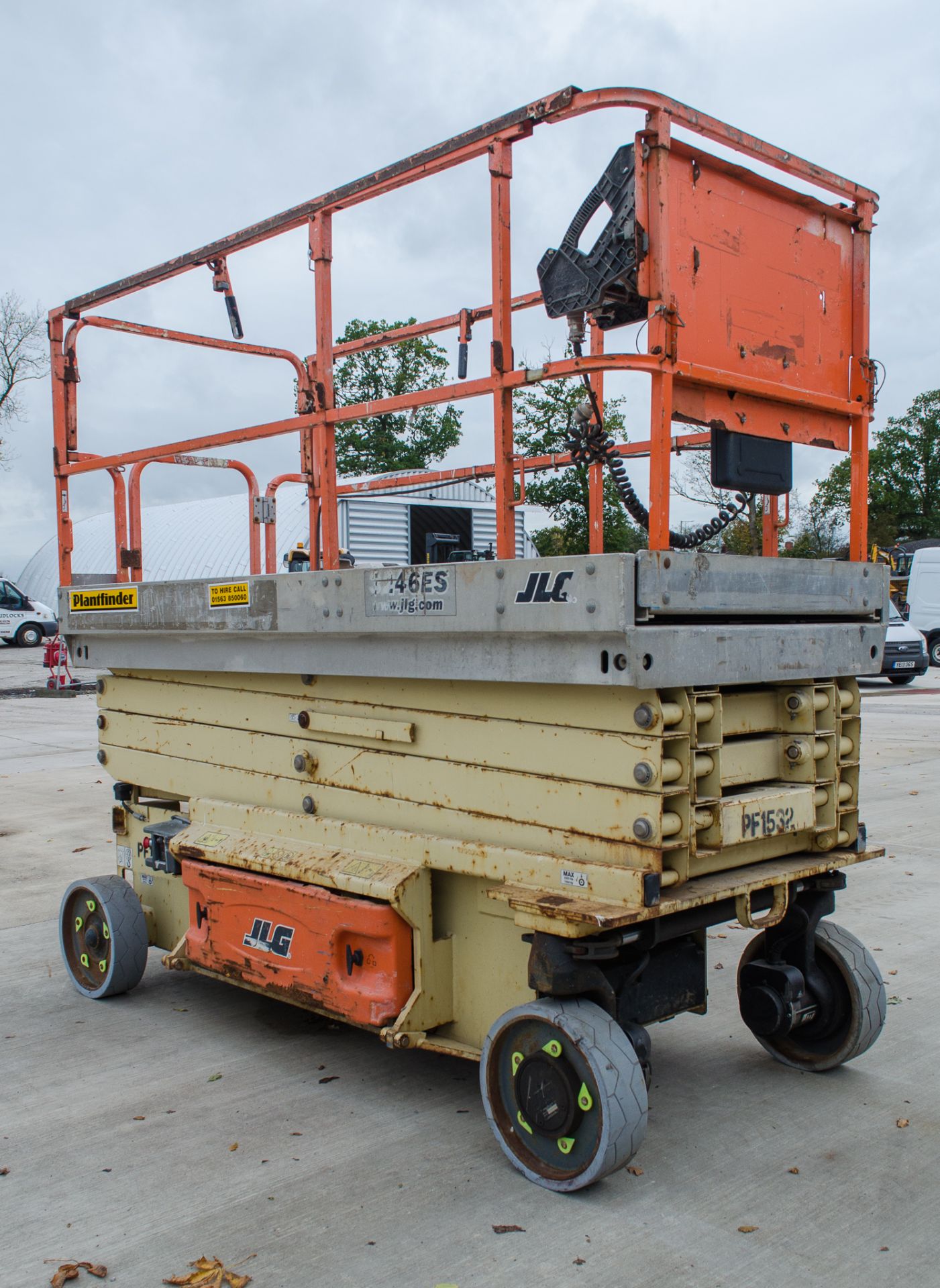 JLG 3246 ES battery electric scissor lift Year:- 2011 S/N: 2037 Recorded hours:- 416 PF1532 - Image 4 of 12