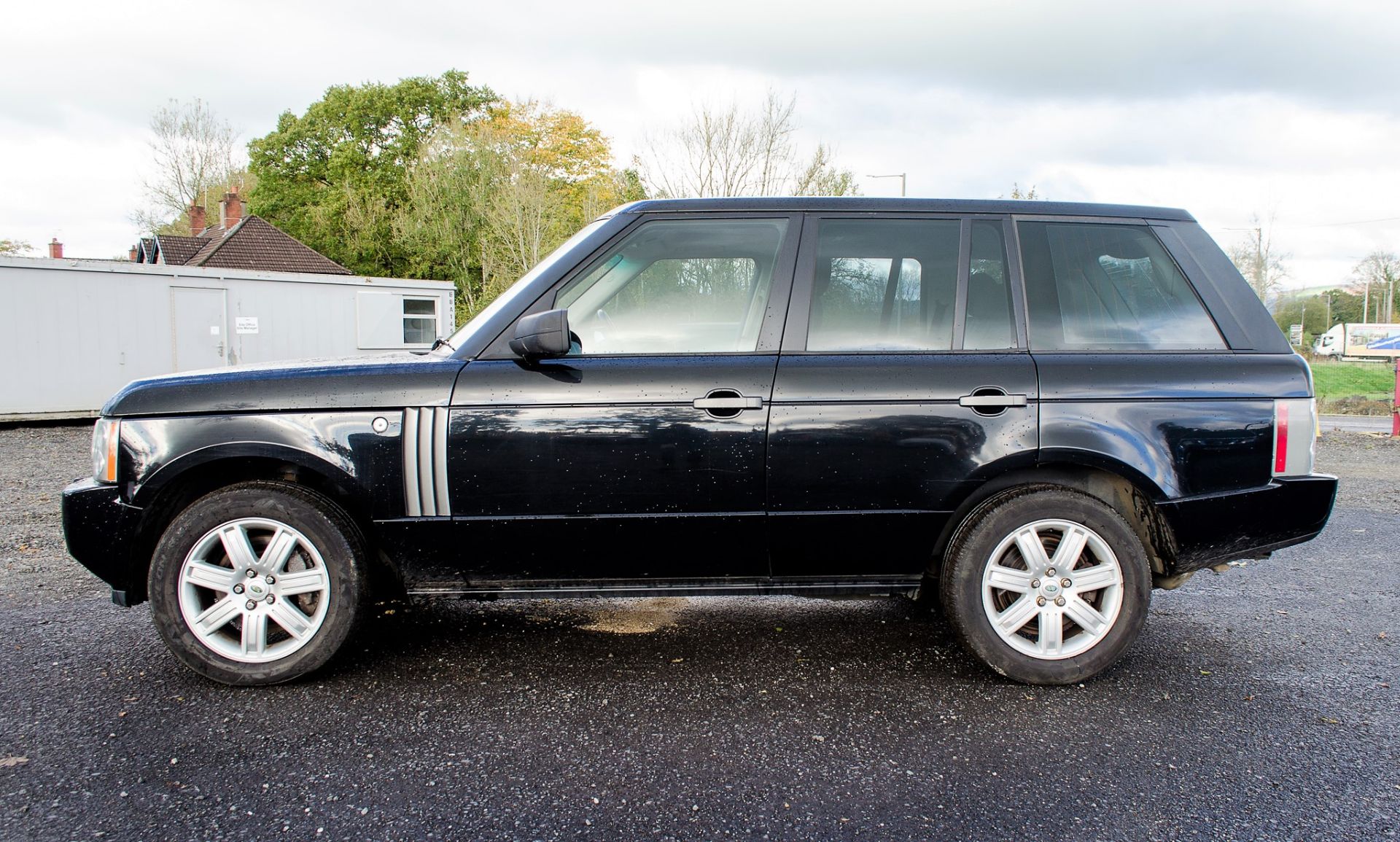 Land Rover Range Rover Vogue 3.6 TDV8 4wd SUV Reg No: LB56 GZL Date of Registration: 21/12/2006 - Image 7 of 33