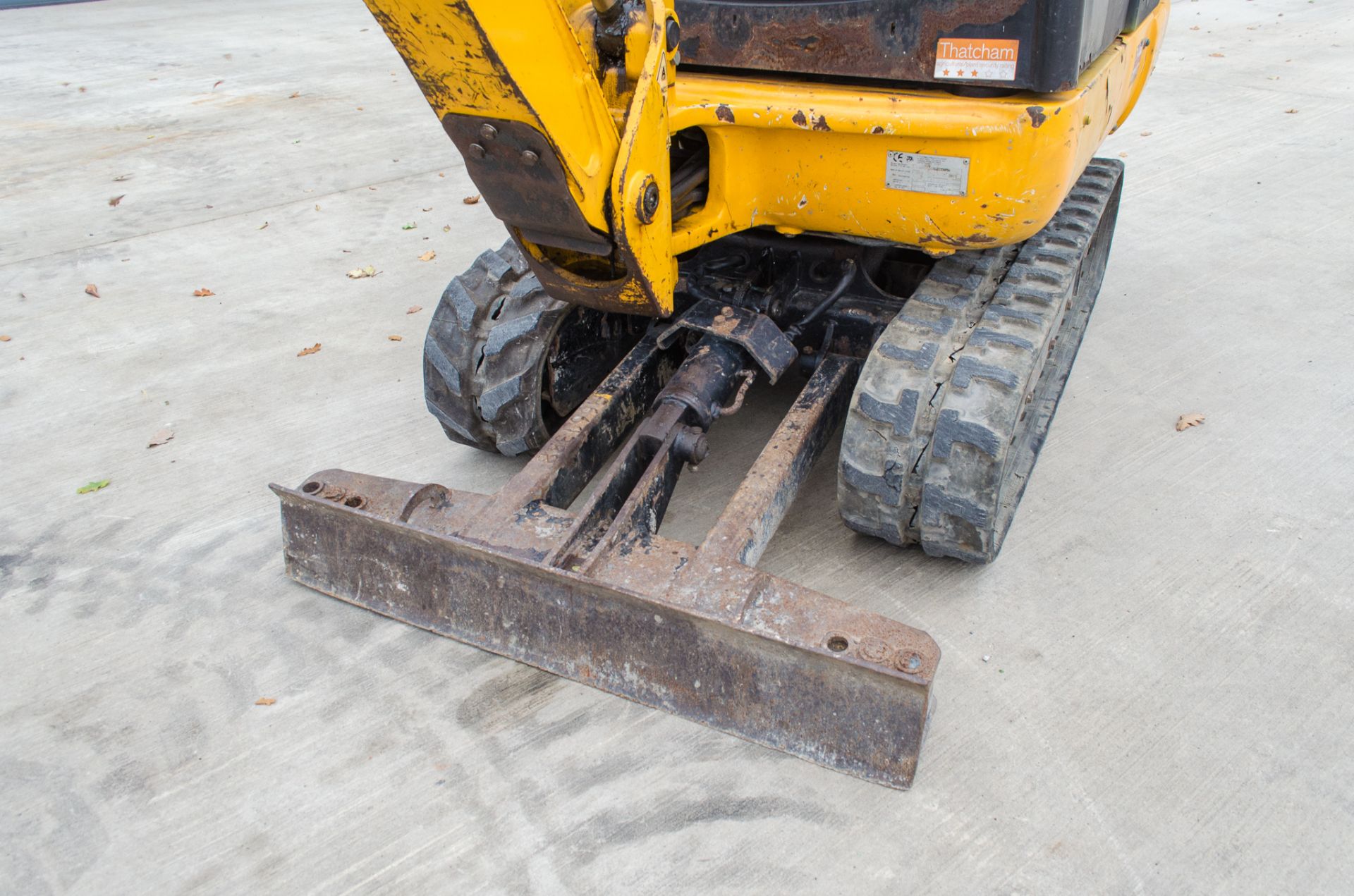 JCB 8018 1.8 tonne rubber tracked mini excavator Year:- 2015 S/N:- 2335056; Recorded hours:- 1987 - Image 11 of 19