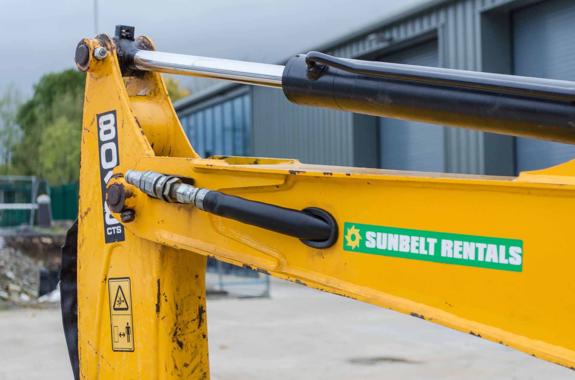 JCB 8018 1.8 tonne rubber tracked mini excavator Year:- 2015 S/N:- 2335056; Recorded hours:- 1987 - Image 13 of 19