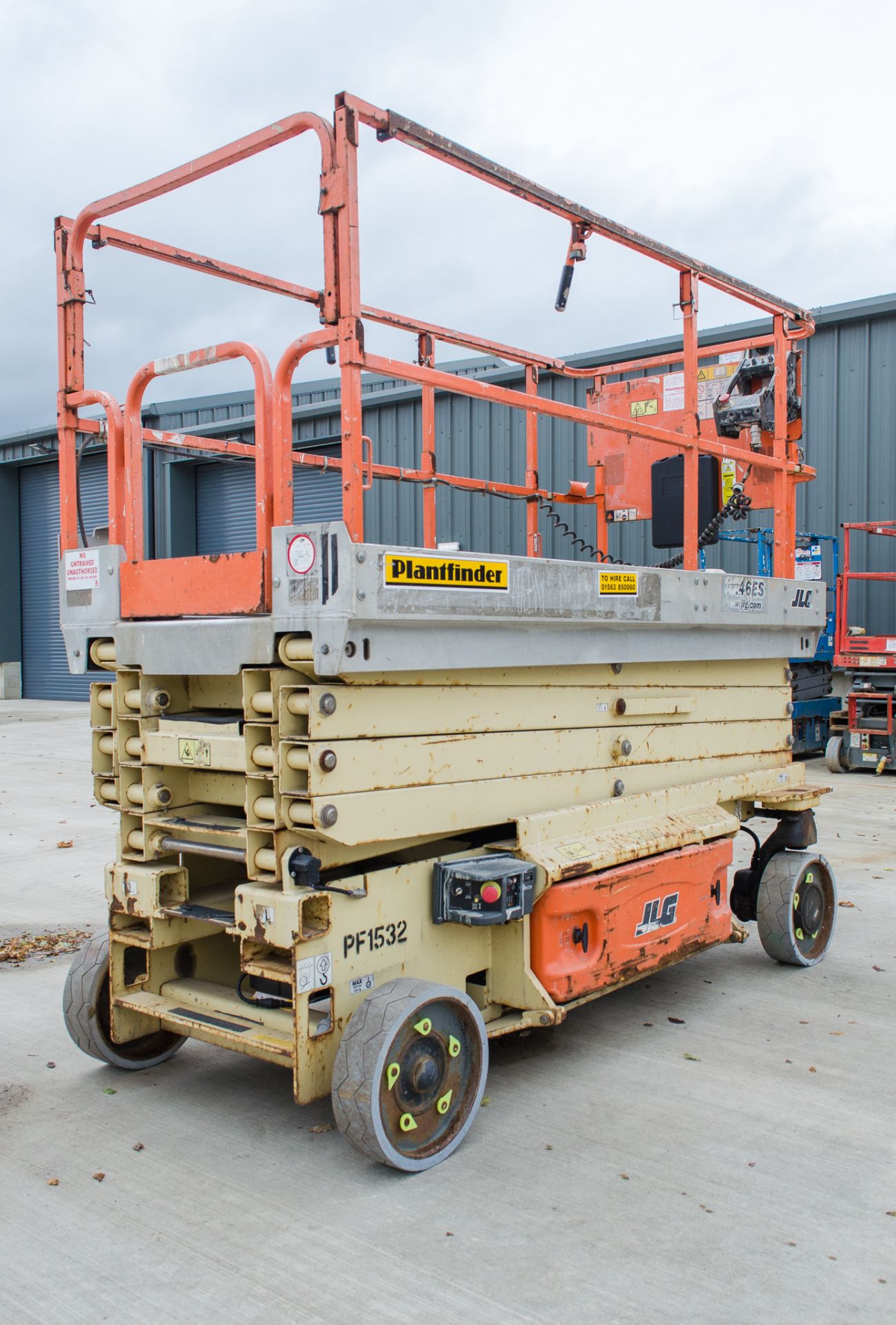 JLG 3246 ES battery electric scissor lift Year:- 2011 S/N: 2037 Recorded hours:- 416 PF1532