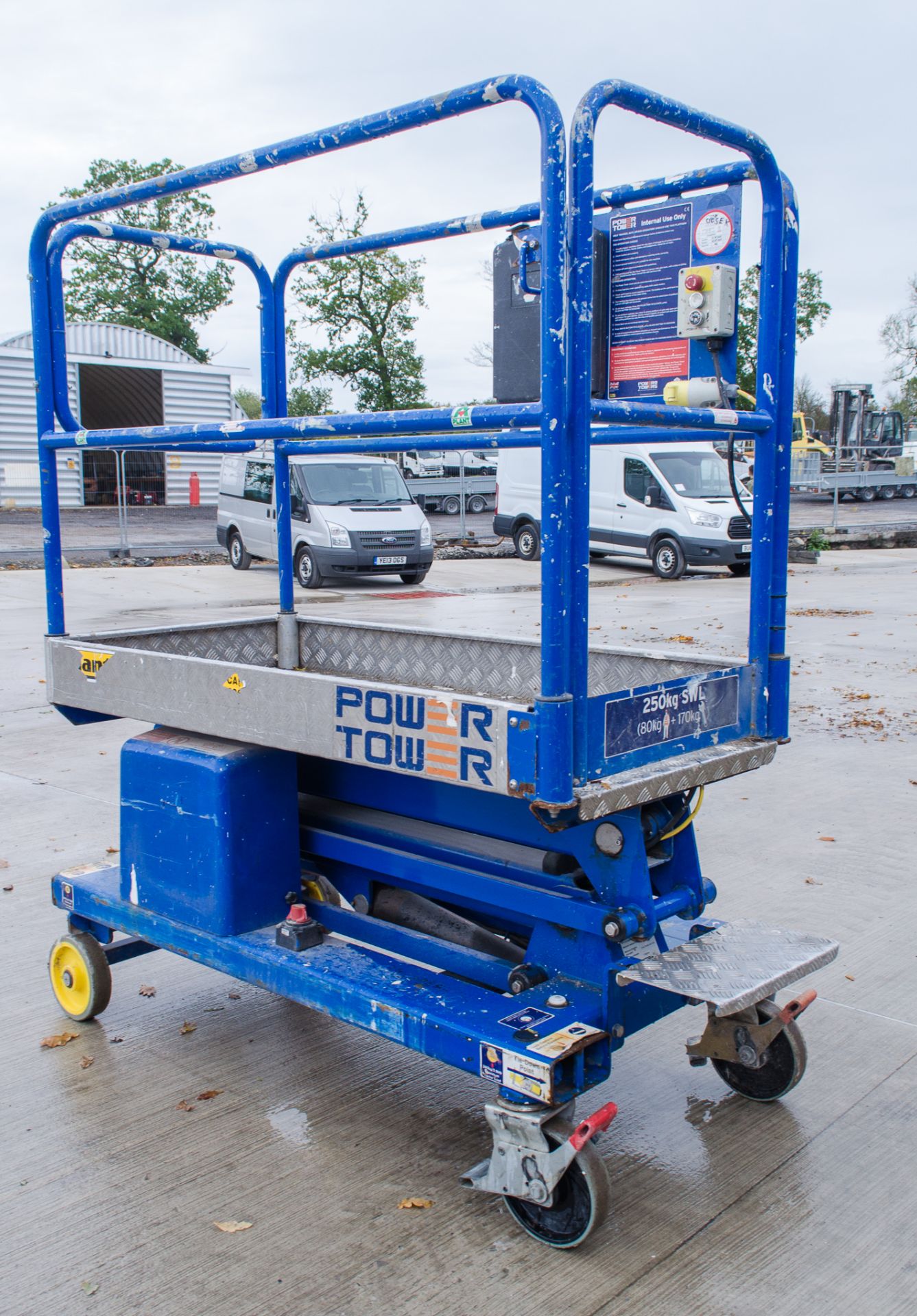 Power Tower battery electric push along scissor lift Year:- 2016 S/N: SHB1006 - Image 4 of 6