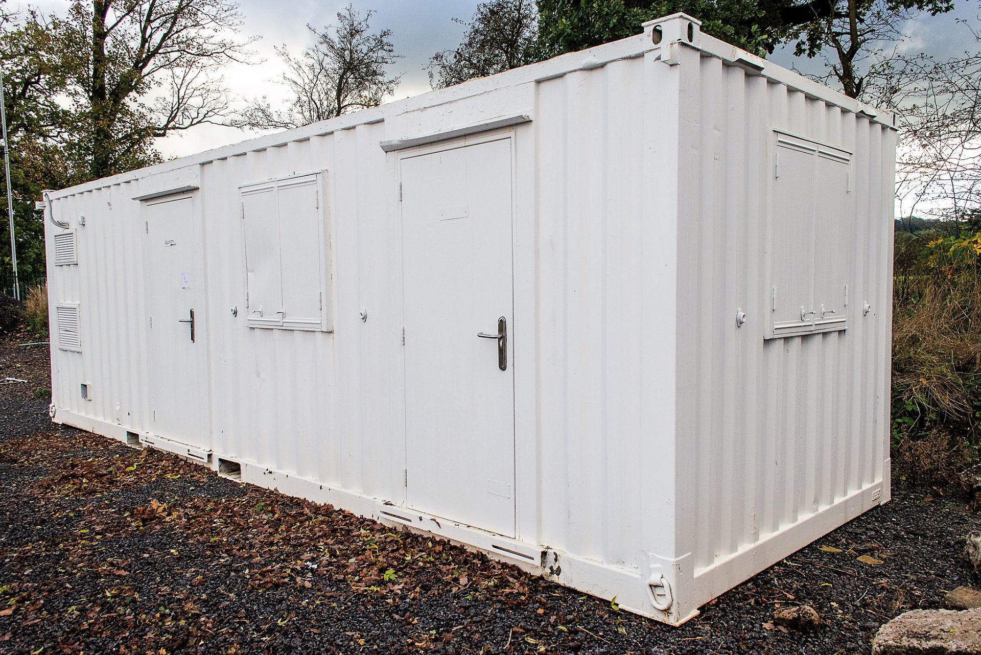 25 ft x 9 ft steel anti-vandal welfare site unit Comprising of: Office, canteen, drying room, toilet - Image 2 of 11