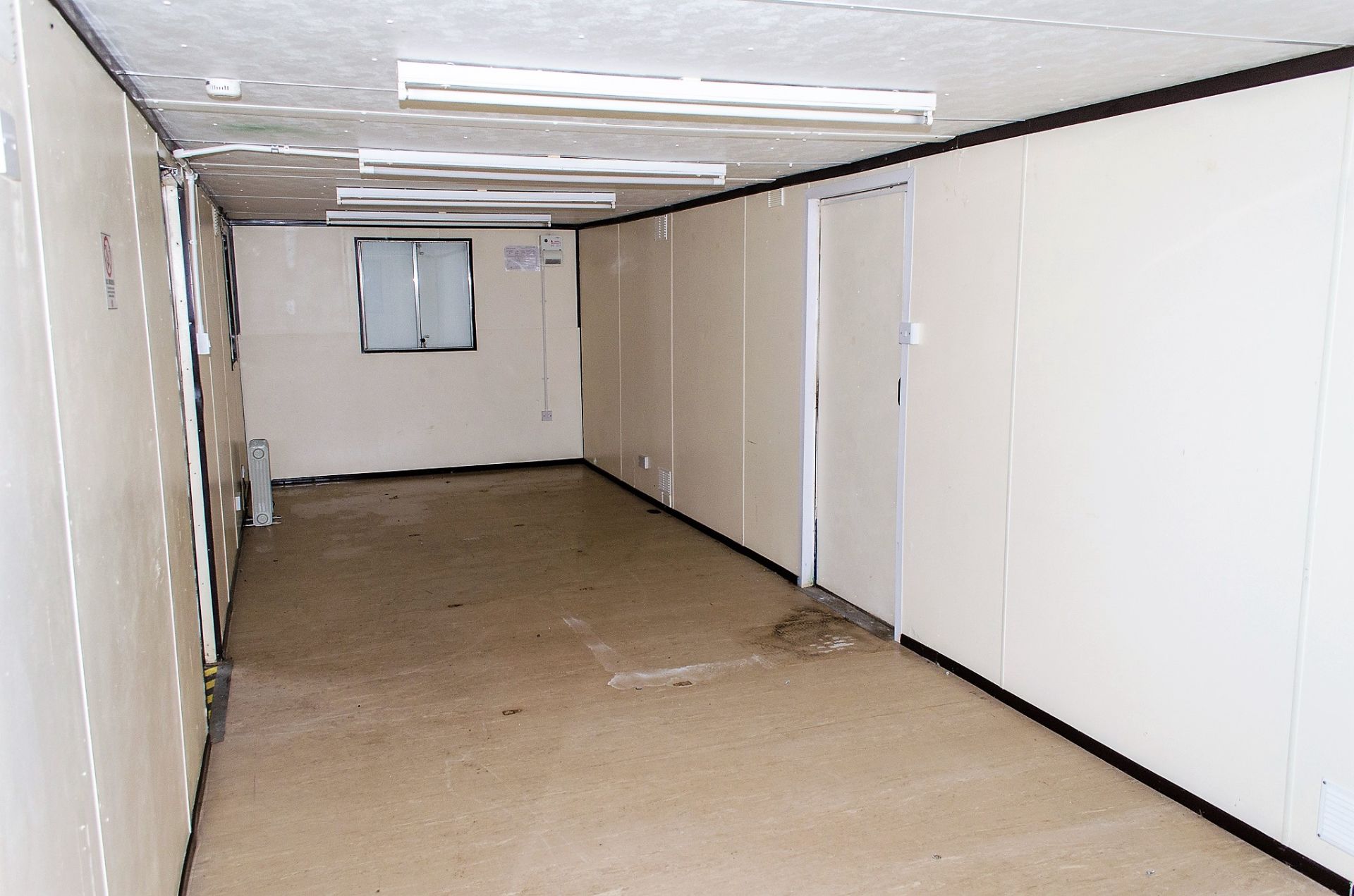 32 ft x 10 ft steel anti-vandal site office unit comprising of: office c/w keys A428017 - Image 6 of 6