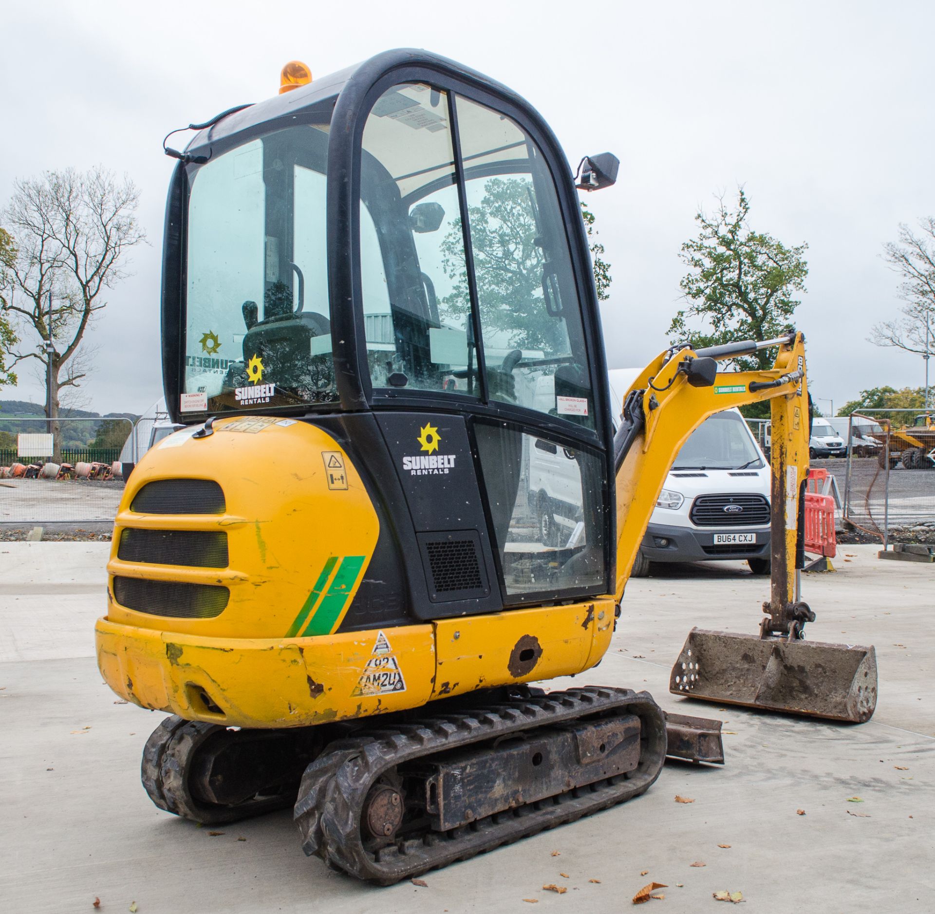 JCB 8018 1.8 tonne rubber tracked mini excavator Year:- 2015 S/N:- 2335056; Recorded hours:- 1987 - Image 3 of 19