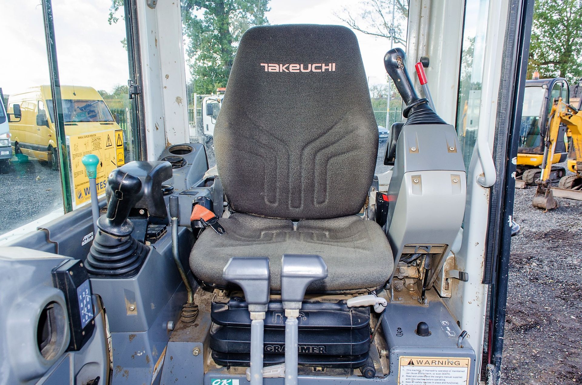 Takeuchi TB228 2.8 tonne rubber tracked excavator Year: 2015 S/N: 122804168 Recorded Hours: 3977 - Image 18 of 20