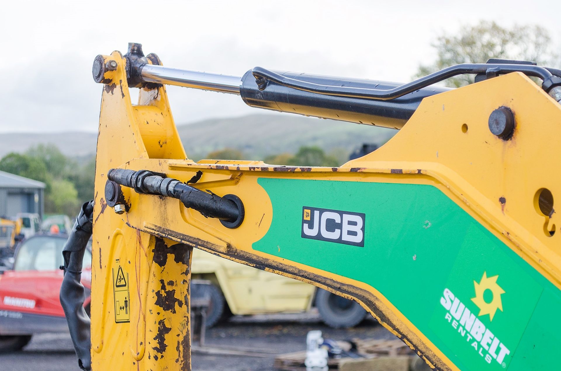 JCB 8016 CTS 1.5 tonne rubber tracked mini excavator Year: 2013 S/N: 2071390 Recorded Hours: 2198 - Image 12 of 20