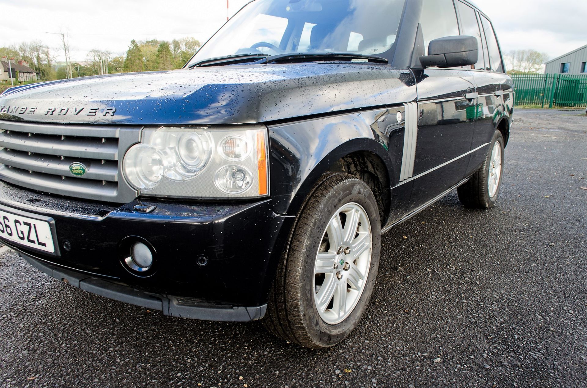 Land Rover Range Rover Vogue 3.6 TDV8 4wd SUV Reg No: LB56 GZL Date of Registration: 21/12/2006 - Image 10 of 33