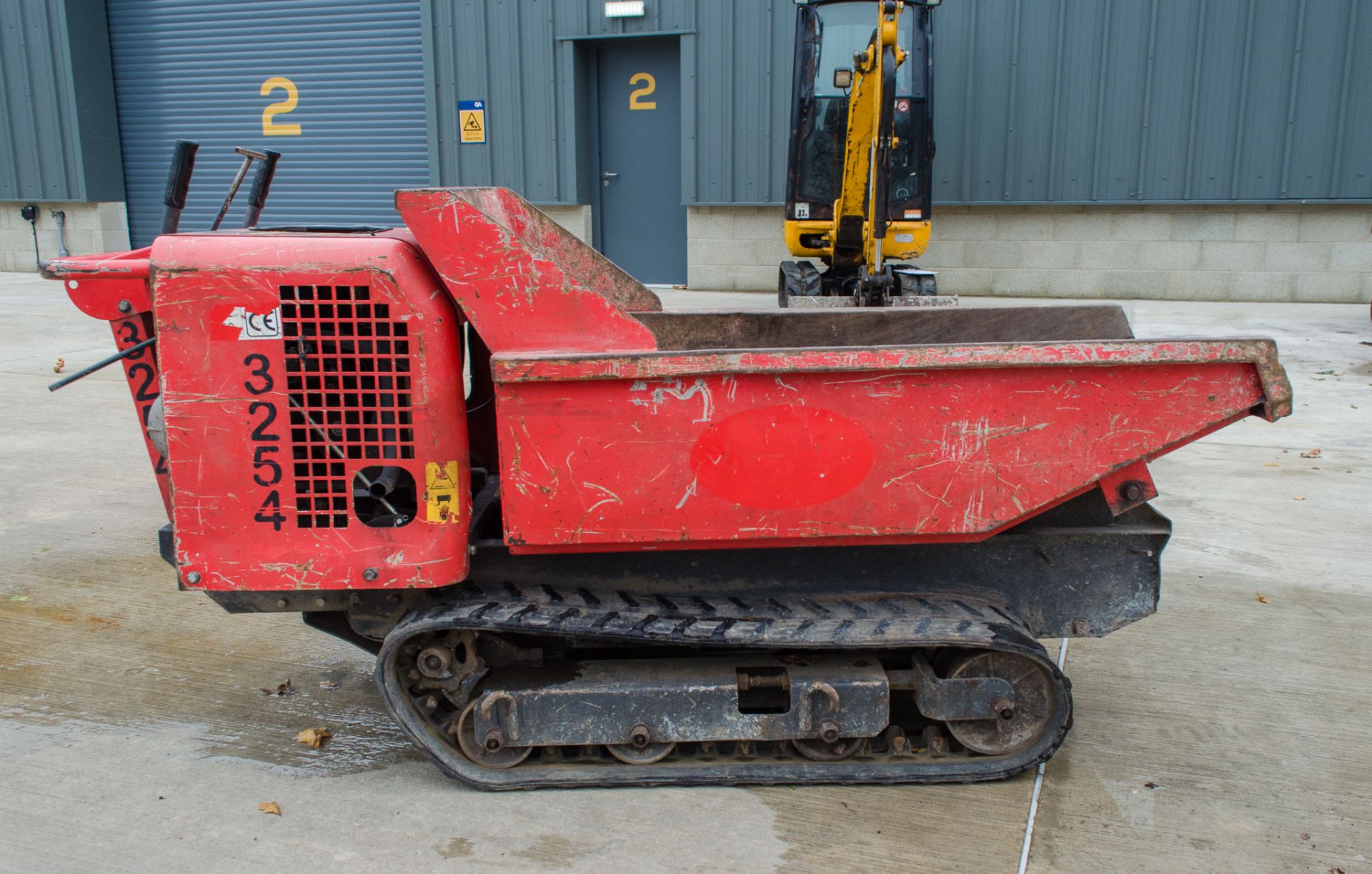 Track barrow 400 petrol driven walk behind rubber tracked barrow Year:- 2014 S/N:- 141225 3254 - Image 7 of 12