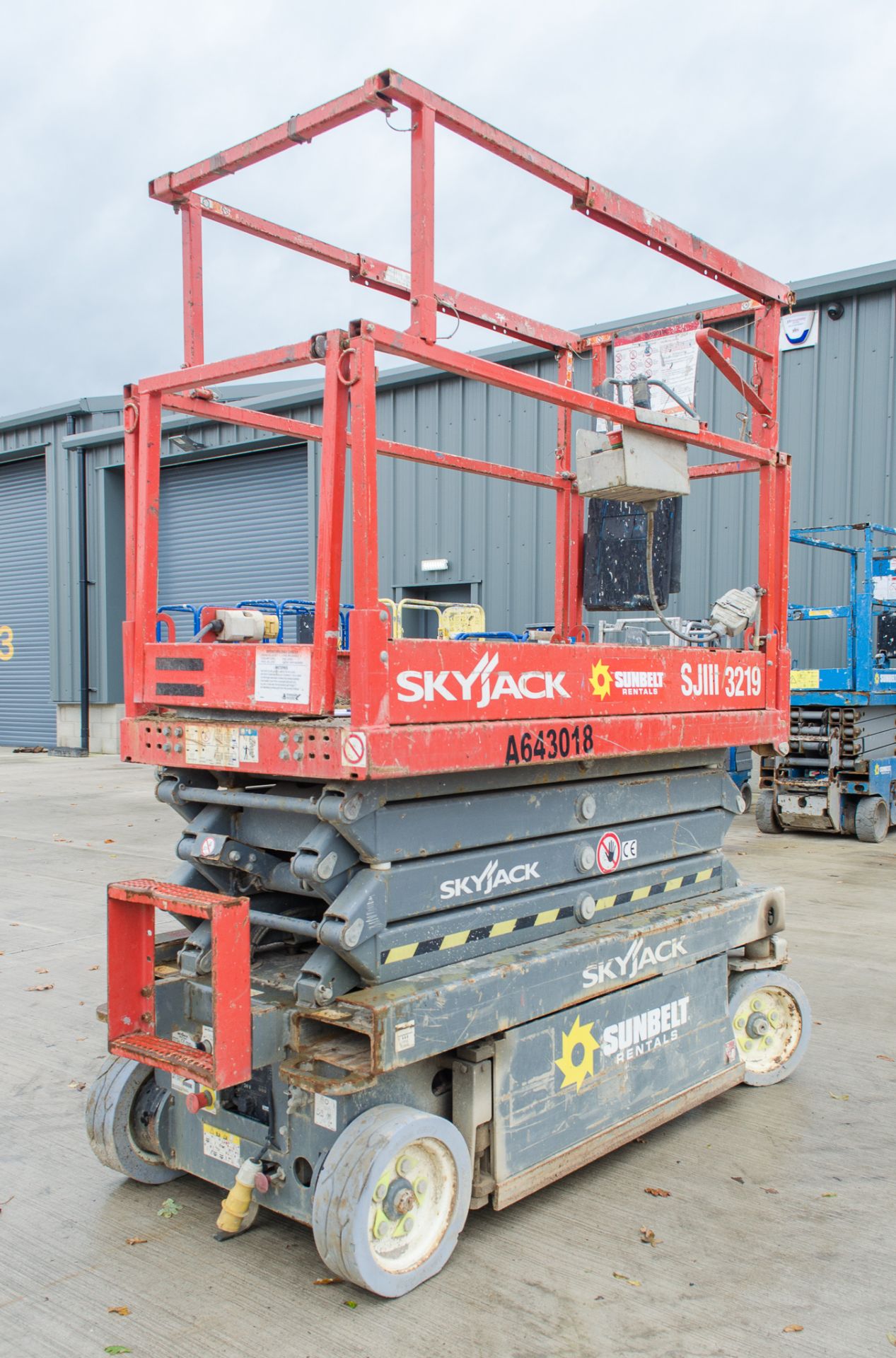Skyjack SJ111 3219 battery electric scissor lift Year:- 2014 S/N: 22065074 A643018