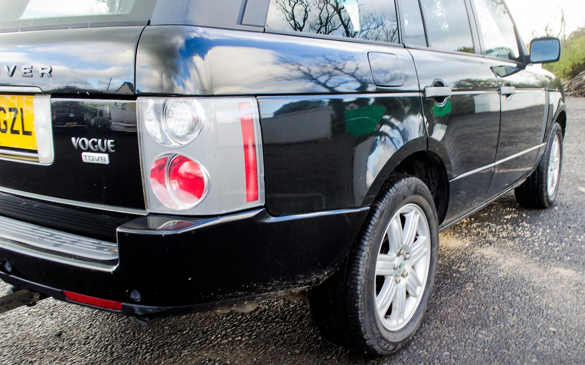 Land Rover Range Rover Vogue 3.6 TDV8 4wd SUV Reg No: LB56 GZL Date of Registration: 21/12/2006 - Image 12 of 33