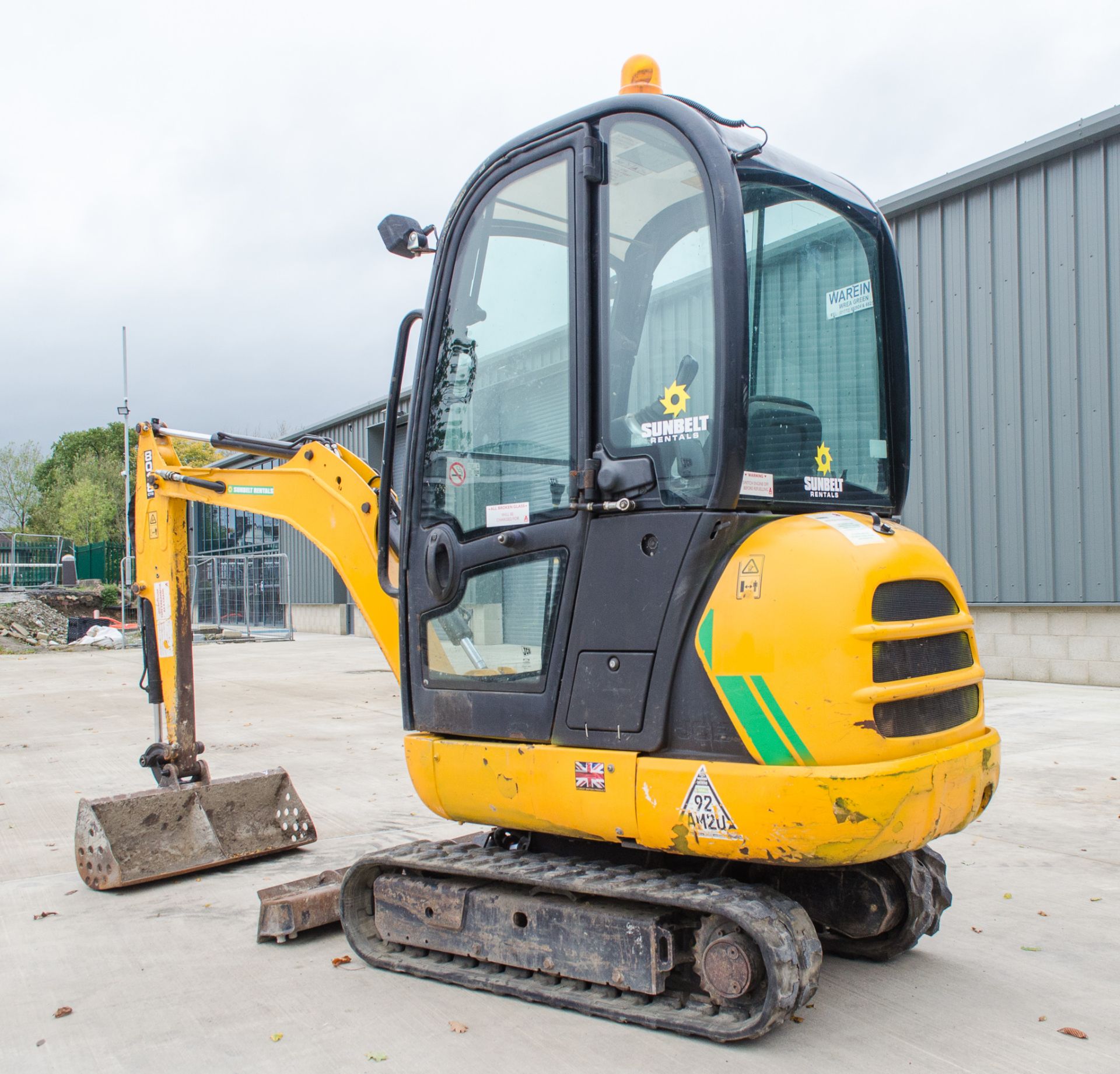 JCB 8018 1.8 tonne rubber tracked mini excavator Year:- 2015 S/N:- 2335056; Recorded hours:- 1987 - Image 4 of 19
