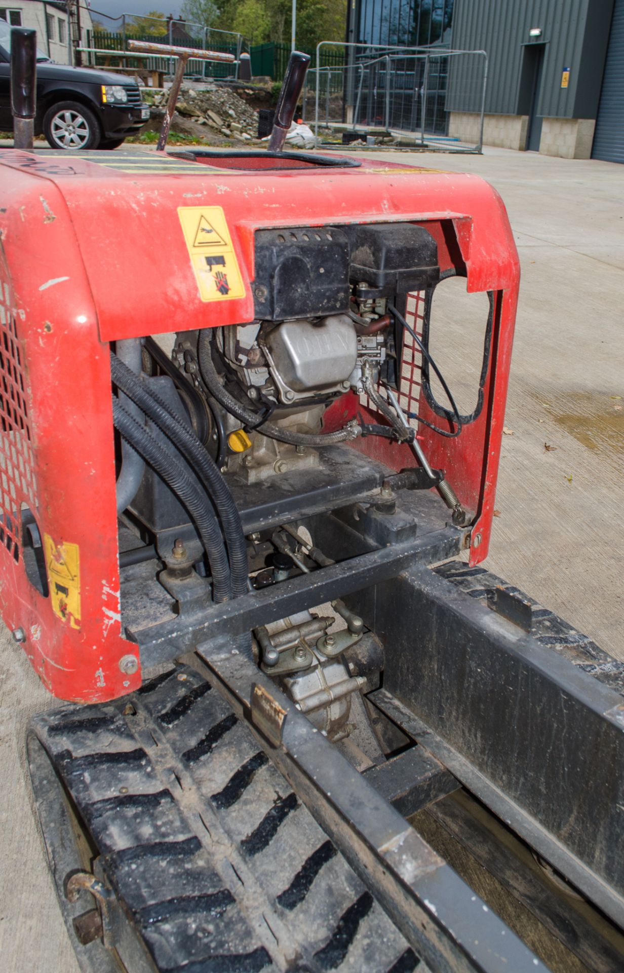 Track barrow 400 petrol driven walk behind rubber tracked barrow Year:- 2014 S/N:- 141225 3254 - Image 10 of 12