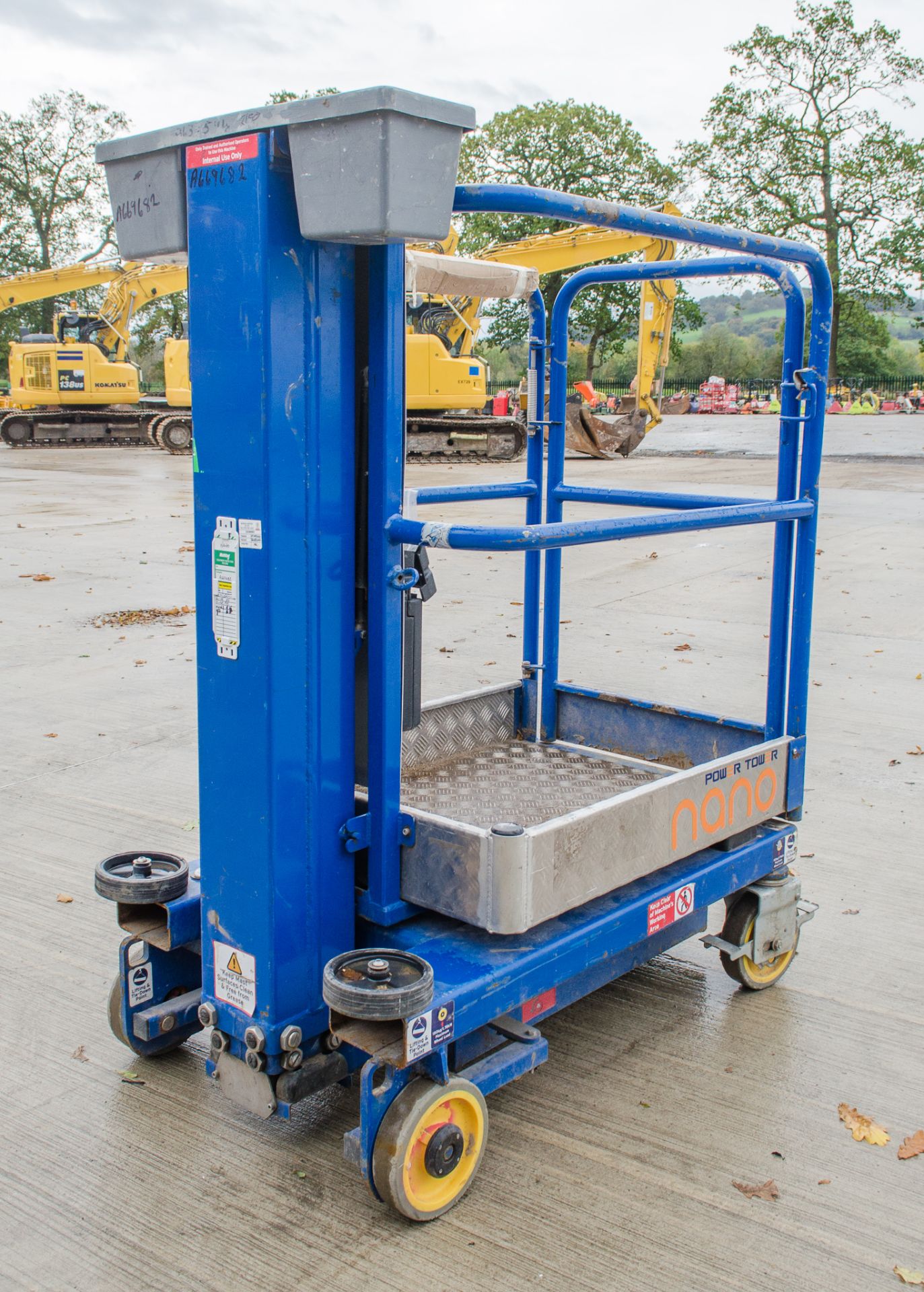 Power Tower Nano manual personnel hoist/lift S/N:-A669682 - Image 3 of 6