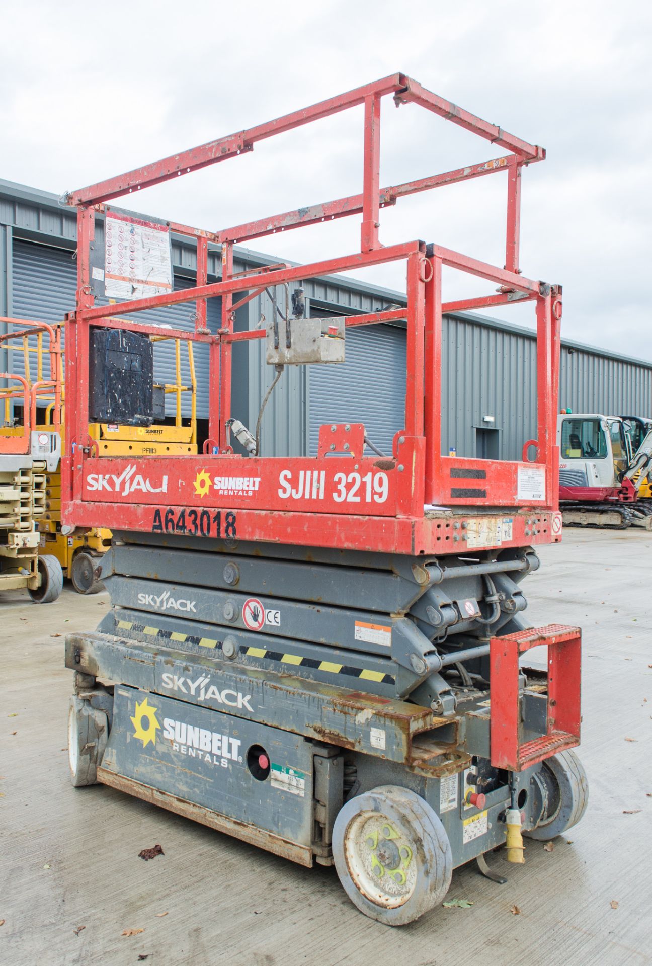 Skyjack SJ111 3219 battery electric scissor lift Year:- 2014 S/N: 22065074 A643018 - Image 2 of 10