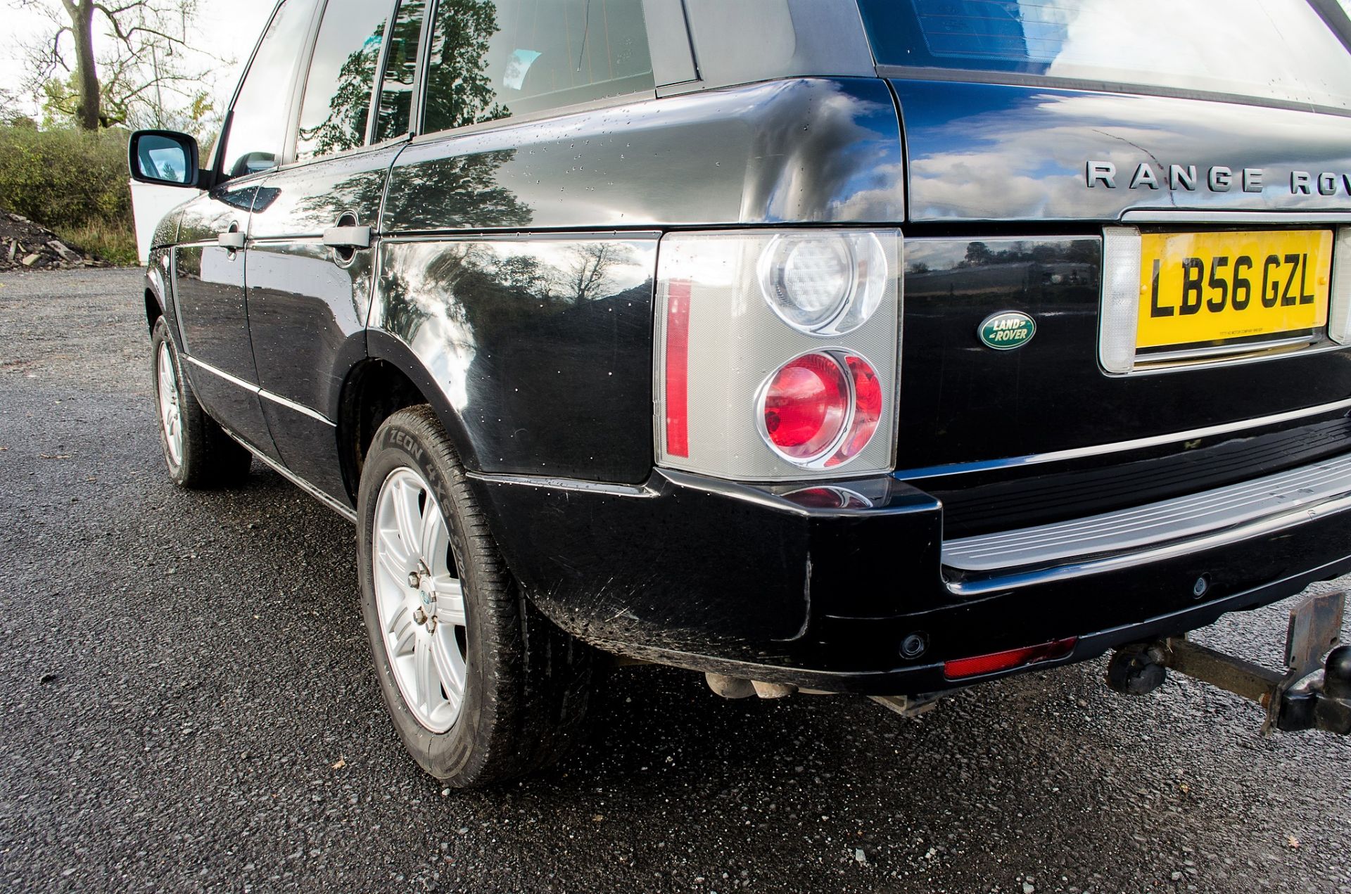 Land Rover Range Rover Vogue 3.6 TDV8 4wd SUV Reg No: LB56 GZL Date of Registration: 21/12/2006 - Image 11 of 33