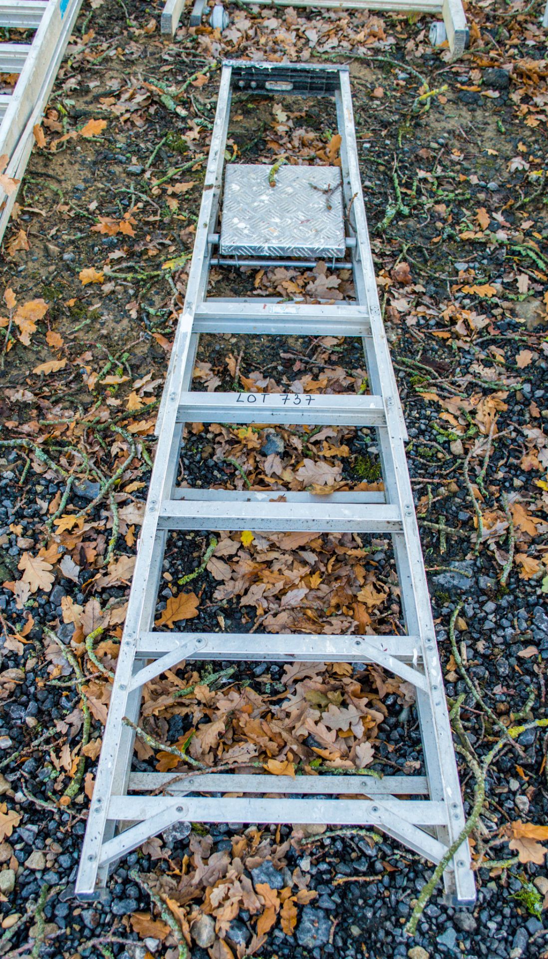 6 tread aluminium step ladder 33191299
