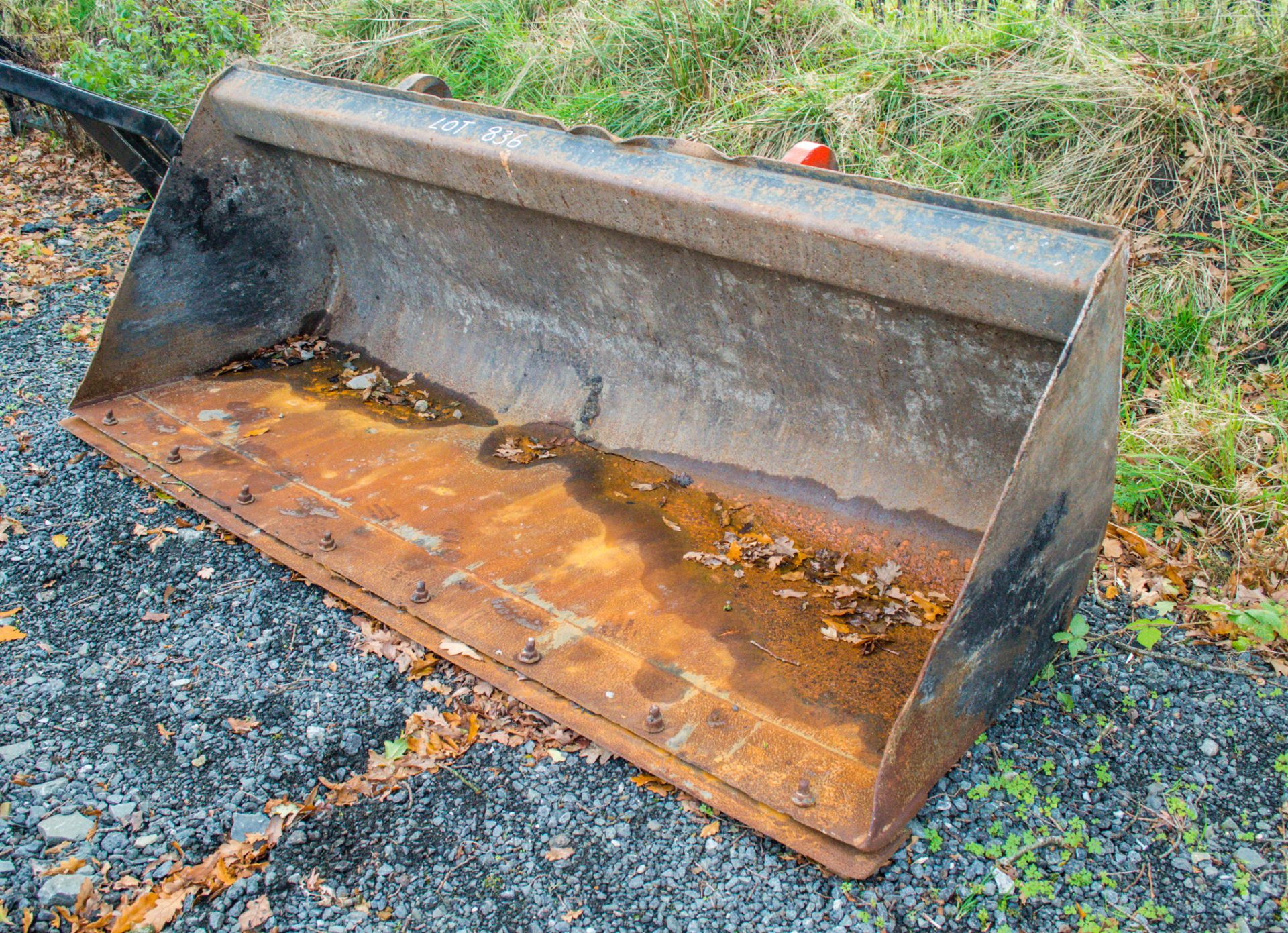 7 ft telehandler/ loadhall bucket