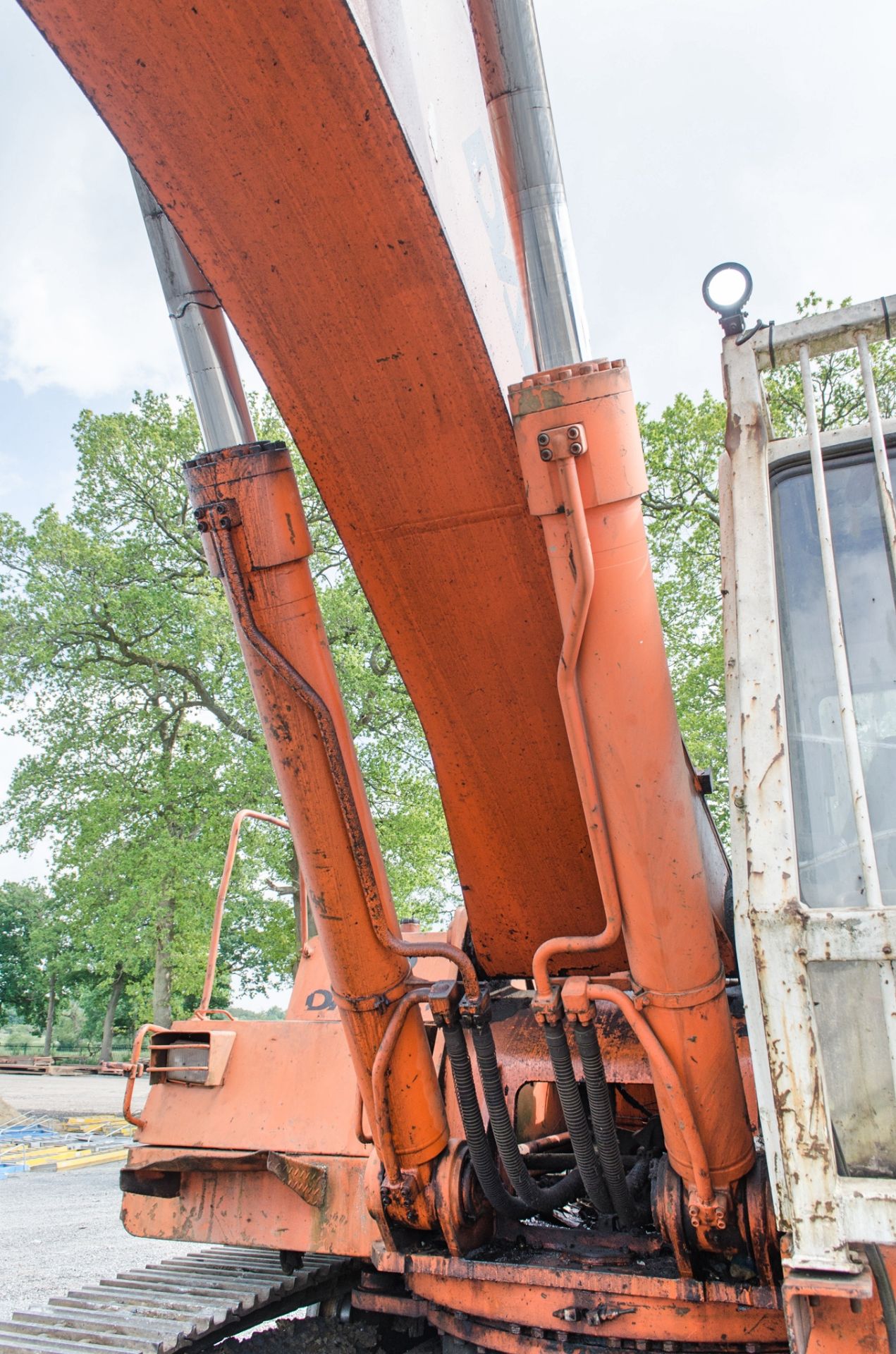 Daewoo SL400LC-III 40 tonne steel tracked excavator Year: 1997 S/N: 0260 c/w steel shear dipper arm - Image 15 of 21