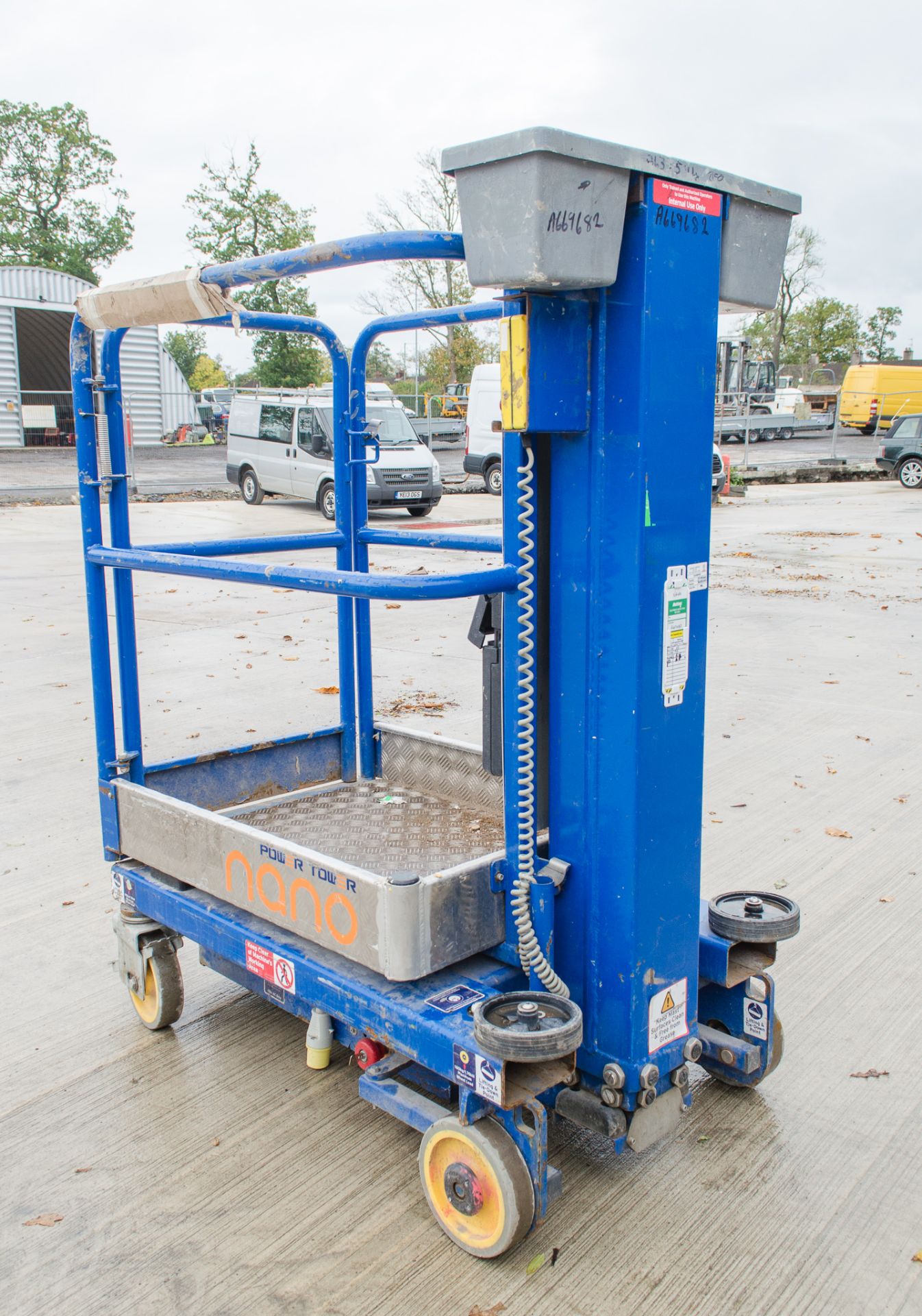 Power Tower Nano manual personnel hoist/lift S/N:-A669682 - Image 4 of 6