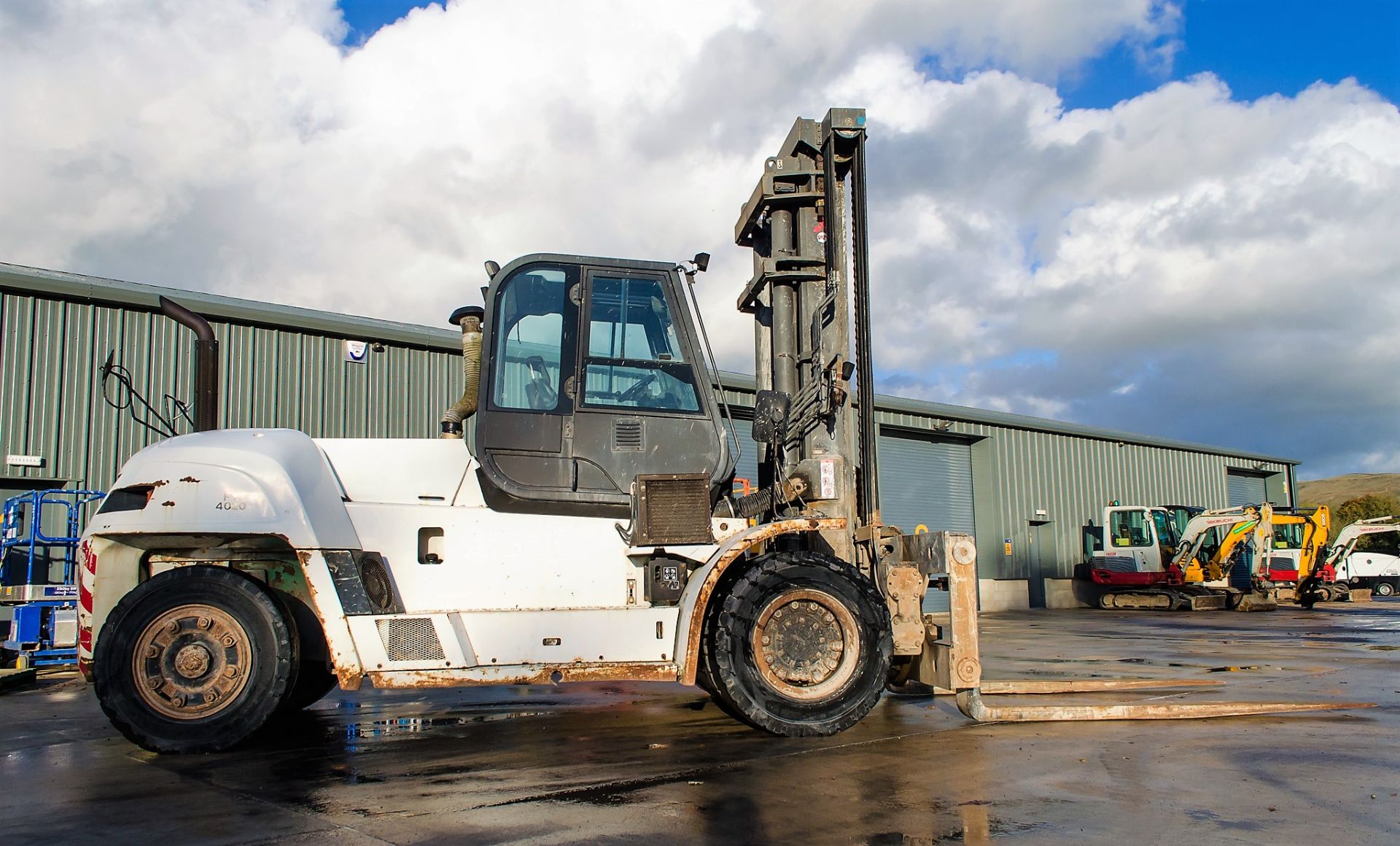 Mitsubishi FD160 16 tonne fork lift truck Year: 2012 S/N: F3960082 Recorded Hours: 9565 c/w rotating - Image 8 of 24