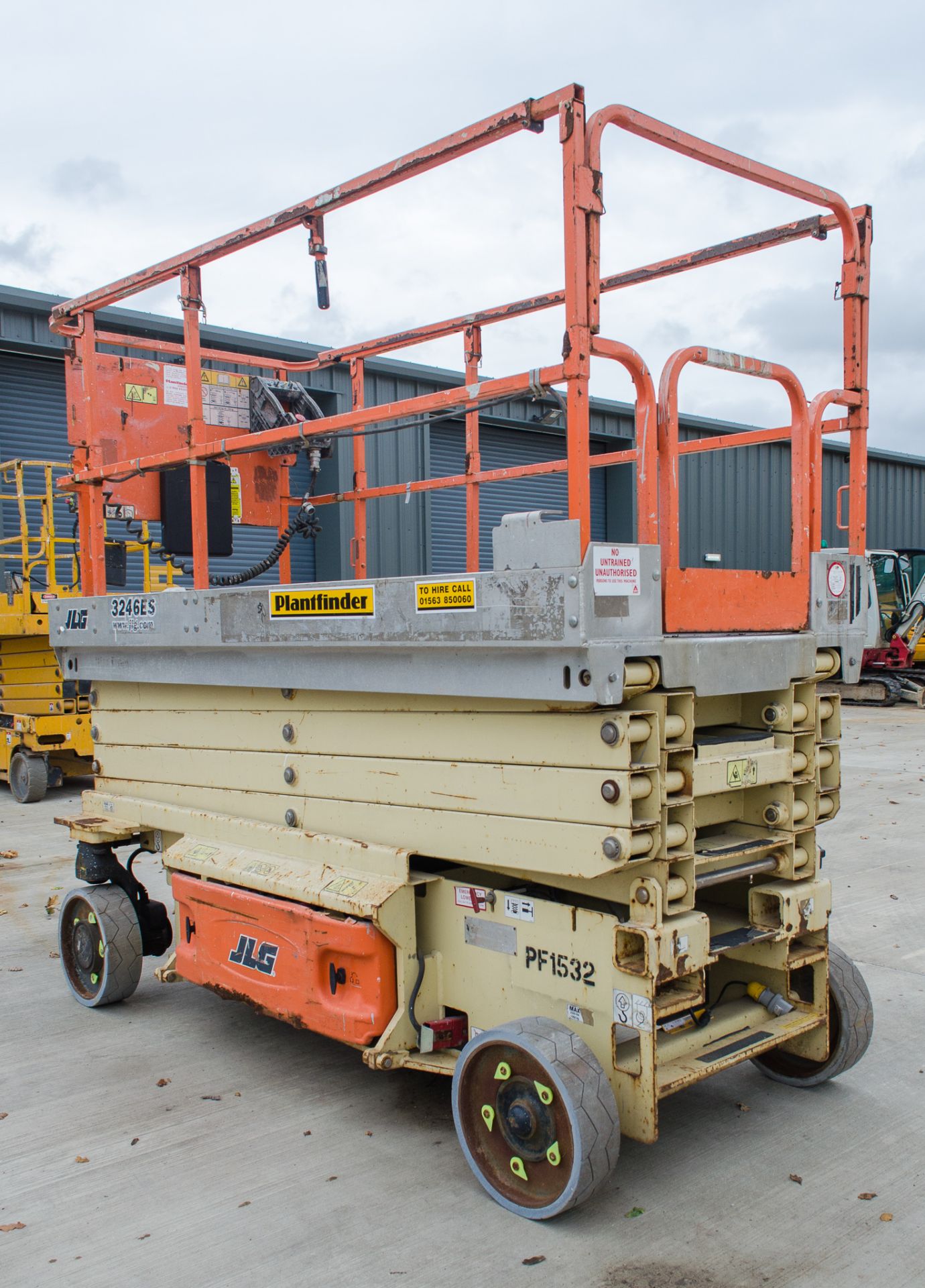 JLG 3246 ES battery electric scissor lift Year:- 2011 S/N: 2037 Recorded hours:- 416 PF1532 - Image 2 of 12