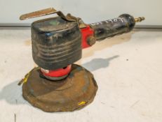 Pneumatic orbital sander