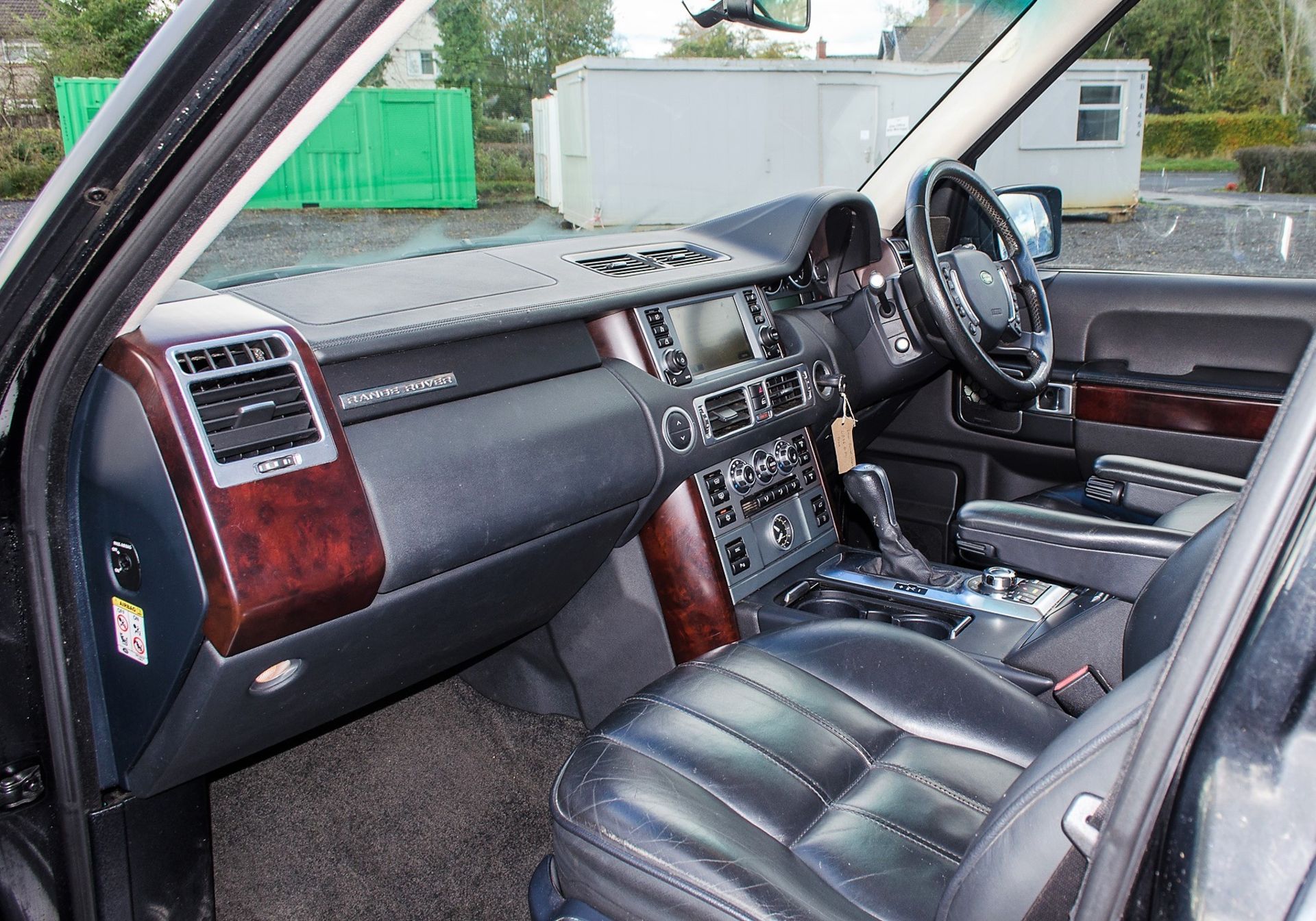 Land Rover Range Rover Vogue 3.6 TDV8 4wd SUV Reg No: LB56 GZL Date of Registration: 21/12/2006 - Image 21 of 33