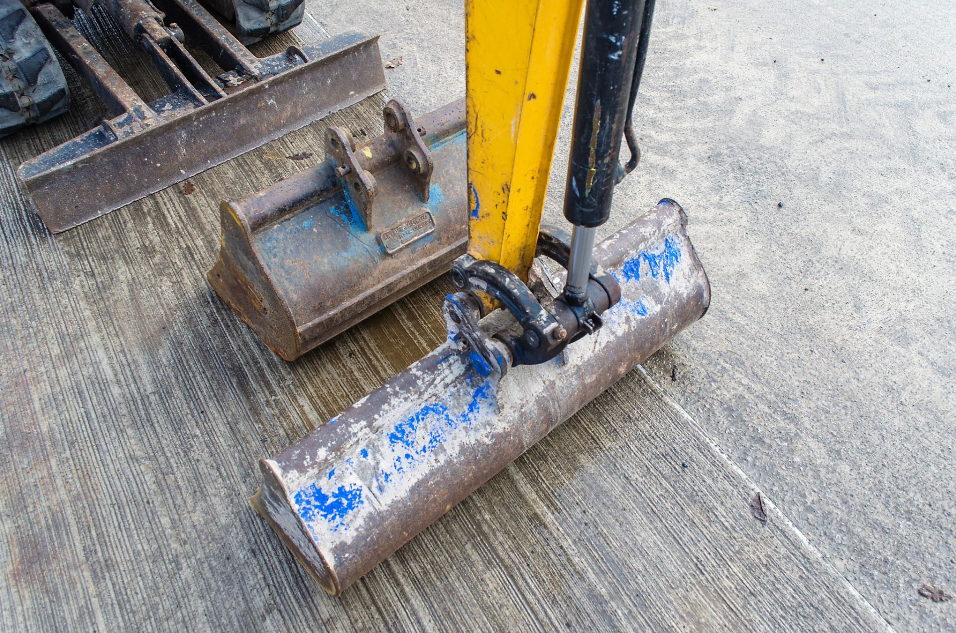 JCB 8014 CTS 1.5 tonne rubber tracked mini excavator Year: 2015 S/N: 2070994 Recorded Hours: 1325 - Image 13 of 21