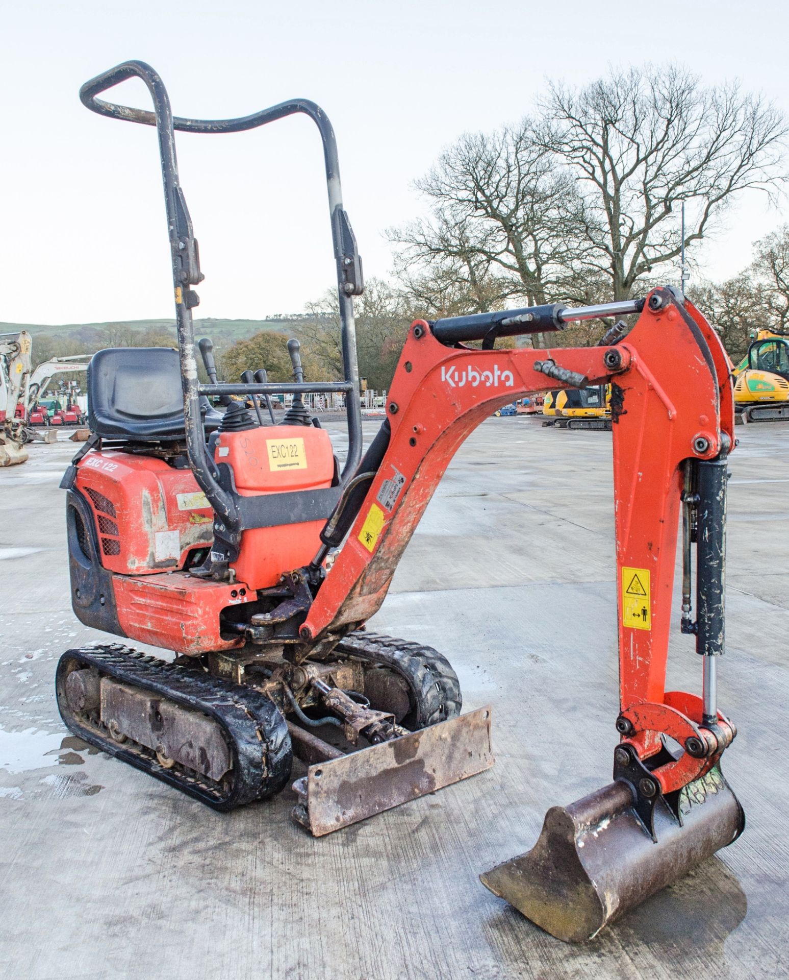 Kubota K008-3 0.75 tonne rubber tracked micro excavator Year: 2014 S/N: 25002 Recorded hours: 2689 - Image 2 of 20