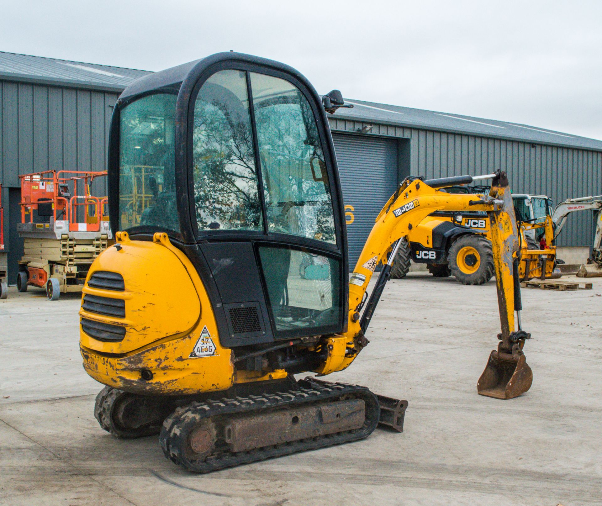 JCB 801.8 CTS 1.8 tonne rubber tracked mini excavator Year: 2011 S/N: 2051643 Recorded hours: 2505 - Image 3 of 23